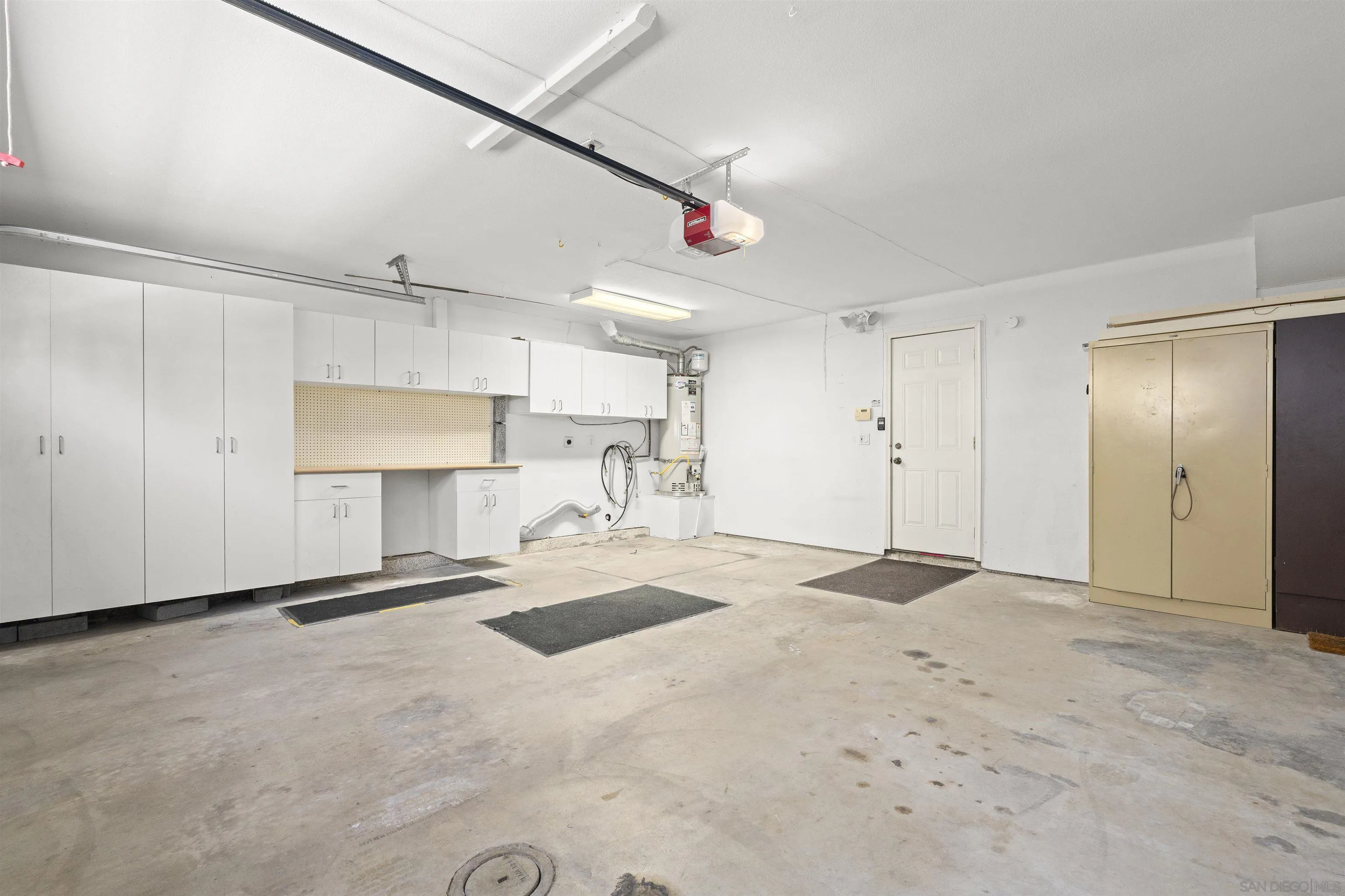 https://cdn.realtyfeed.com/cdn/127/260014980/ce63d05b7d67afcb8888451b621a1b54.webp