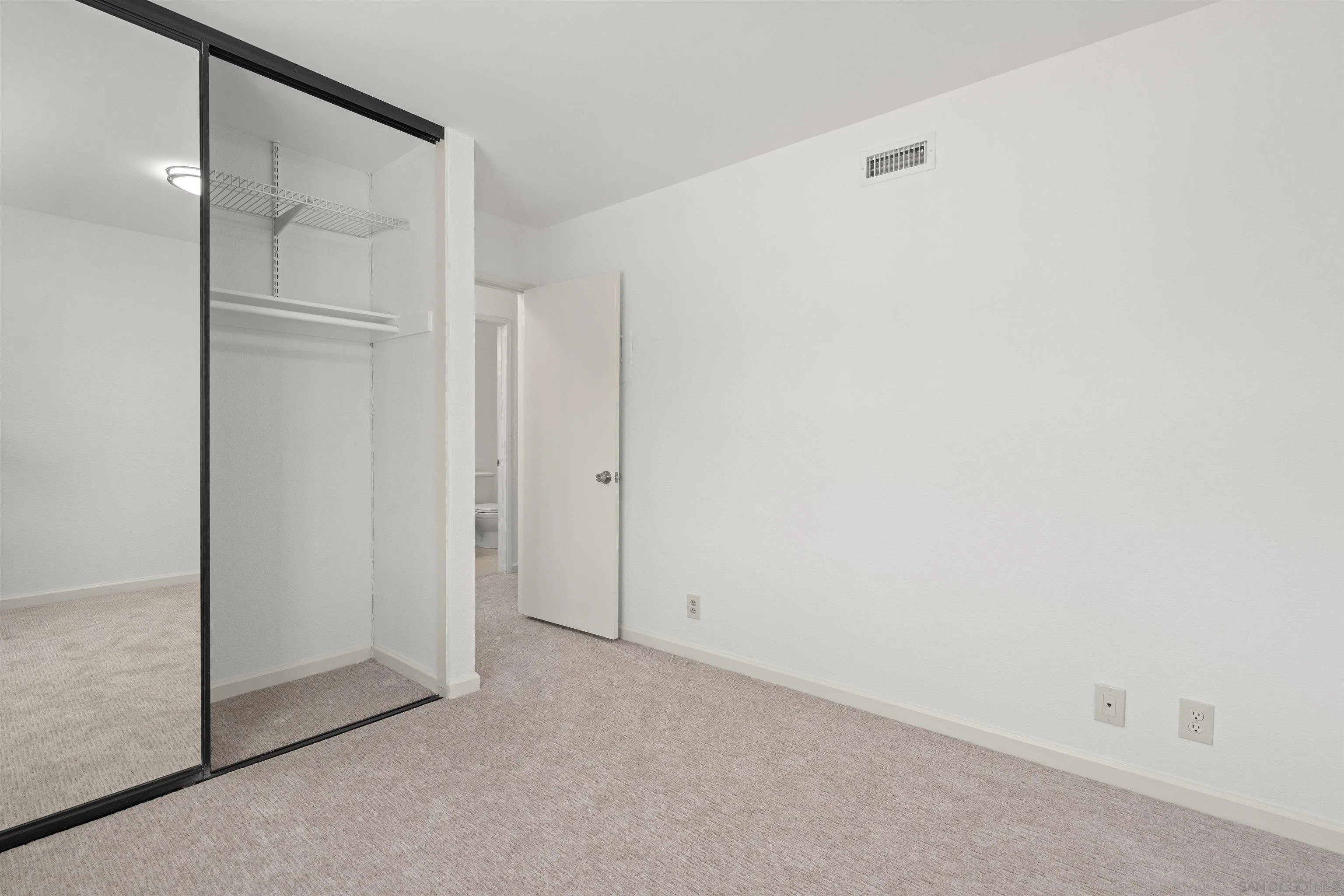 https://cdn.realtyfeed.com/cdn/127/260014980/e6a71e7458d27723e440ca41fc539ffb.webp