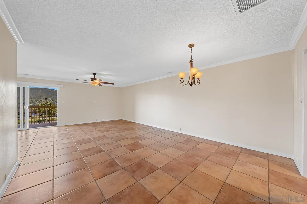 Photo #5: 260014982 Listing: Photo #5