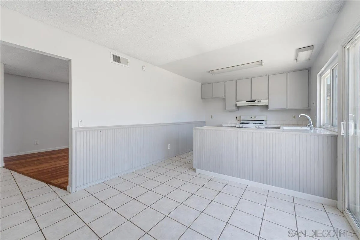 https://cdn.realtyfeed.com/cdn/127/260014983/078c4c3aec07633555e8246b4b04dfe4.webp