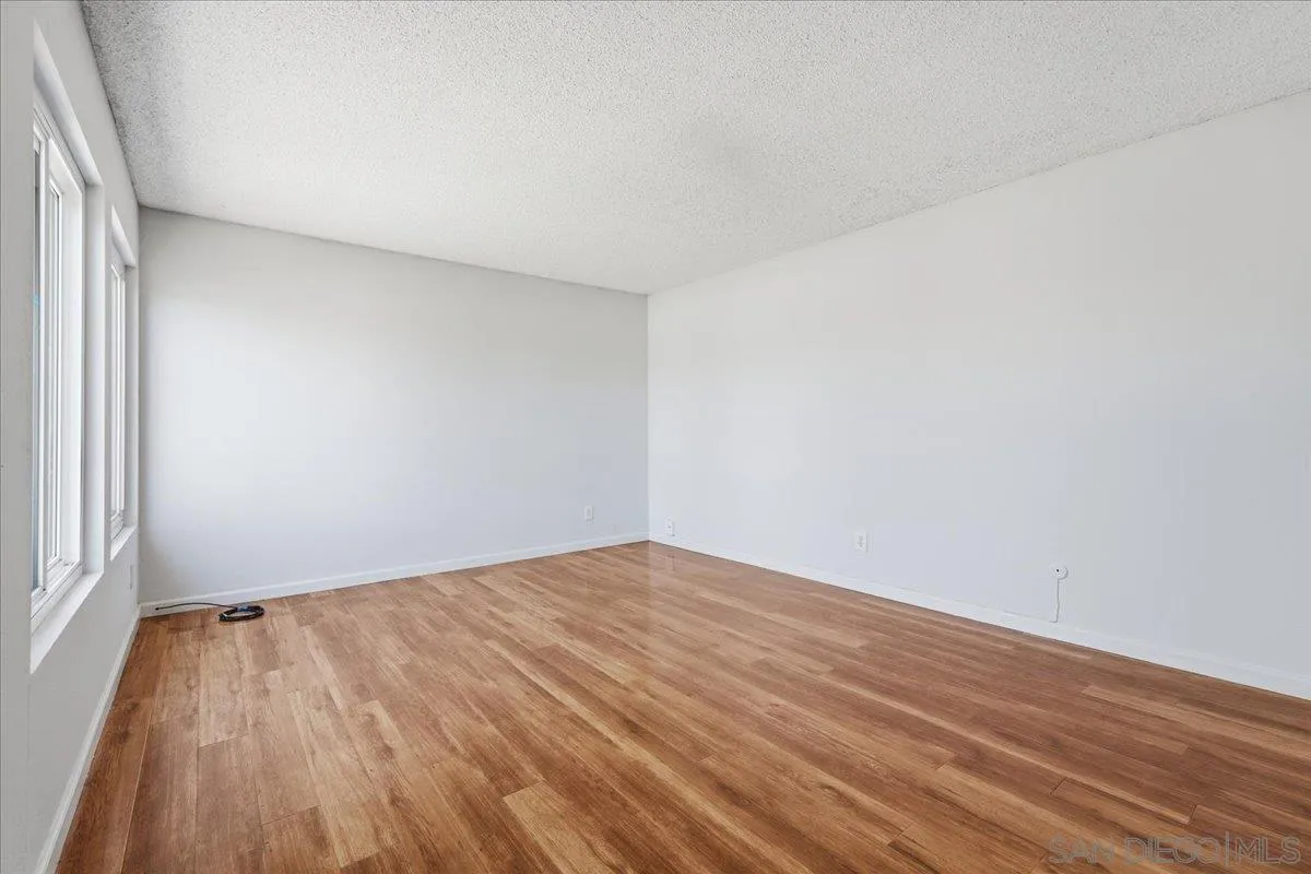 https://cdn.realtyfeed.com/cdn/127/260014983/c77063a559ab99f858eee1b0c5c65842.webp