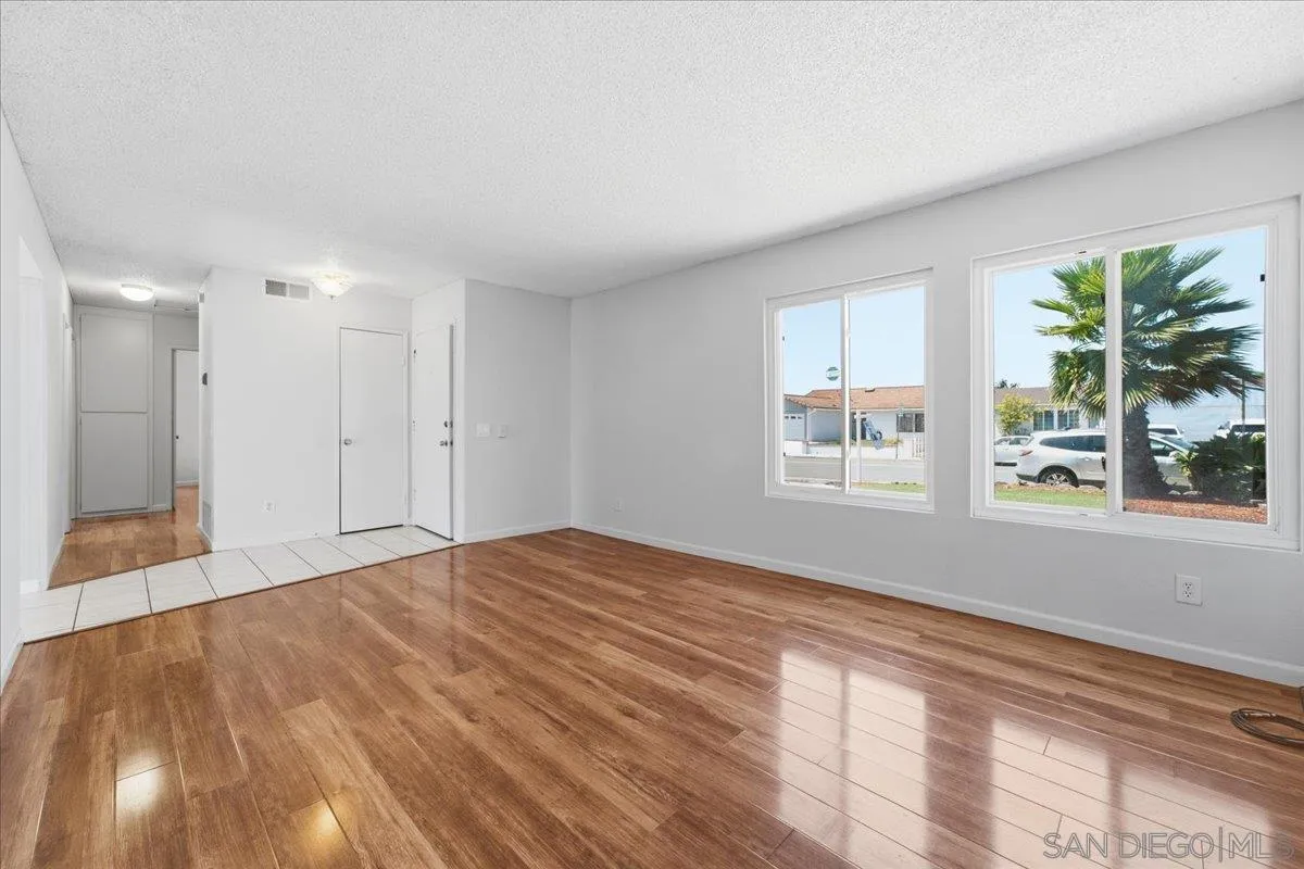 https://cdn.realtyfeed.com/cdn/127/260014983/cf7249a2c7c497d7284922e9d24a16e2.webp
