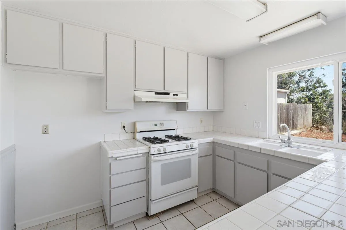 https://cdn.realtyfeed.com/cdn/127/260014983/e4969cecd96992319965187d6e12e87f.webp