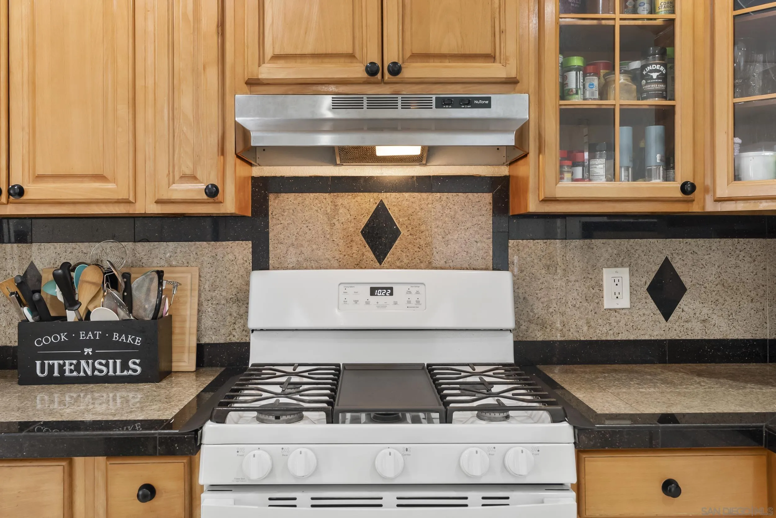 https://cdn.realtyfeed.com/cdn/127/260014986/f249e8a94ba8809326146d1ee24f7edf.webp