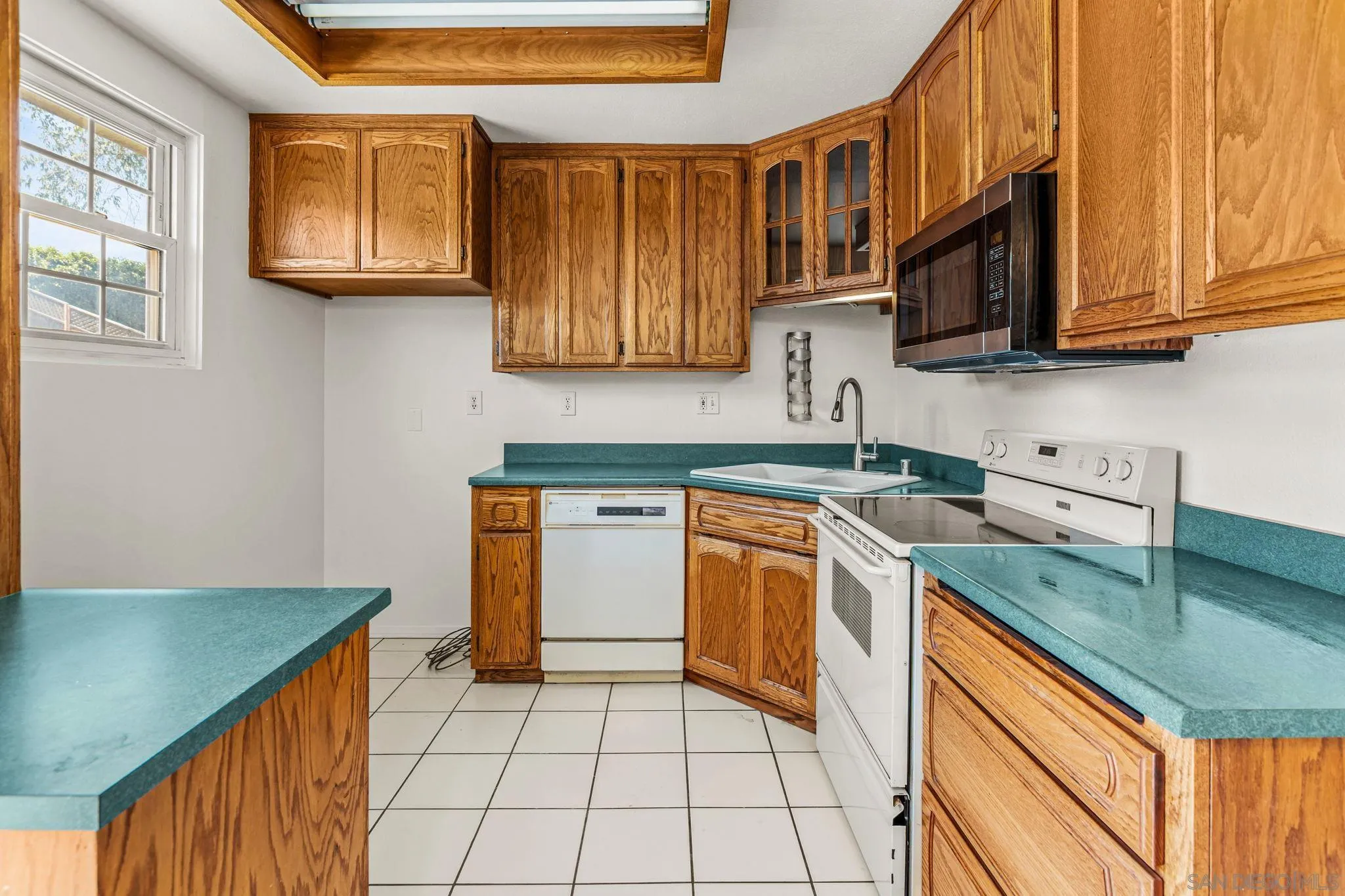 https://cdn.realtyfeed.com/cdn/127/260014989/b6f97d5c2165096a144f3e46e83ed292.webp