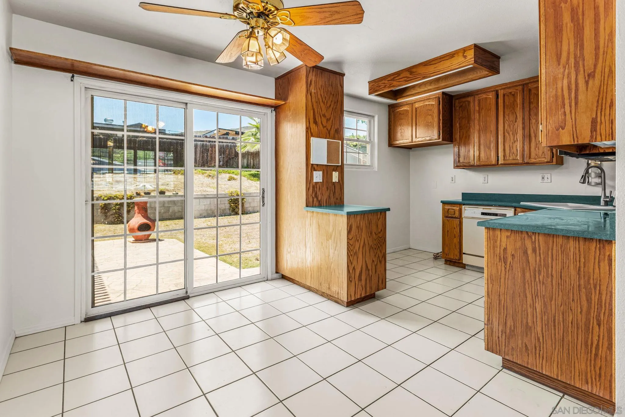 https://cdn.realtyfeed.com/cdn/127/260014989/f7fc0d0e85cfdefbbf109cf41e12a564.webp