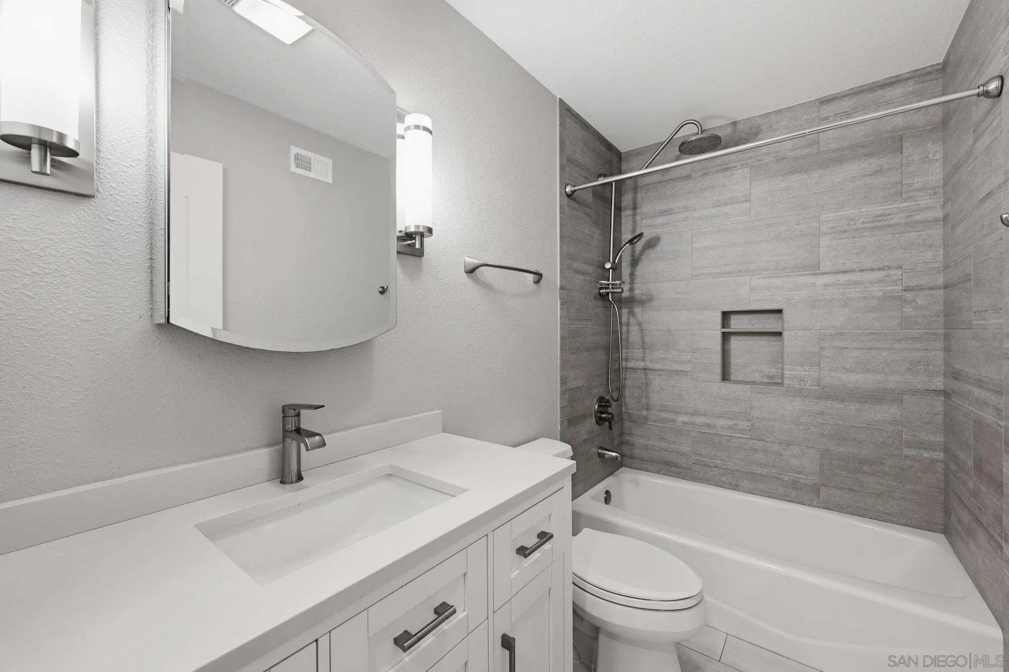 https://cdn.realtyfeed.com/cdn/127/260014995/2c592008d2dd37421109bfd799aafe06.webp