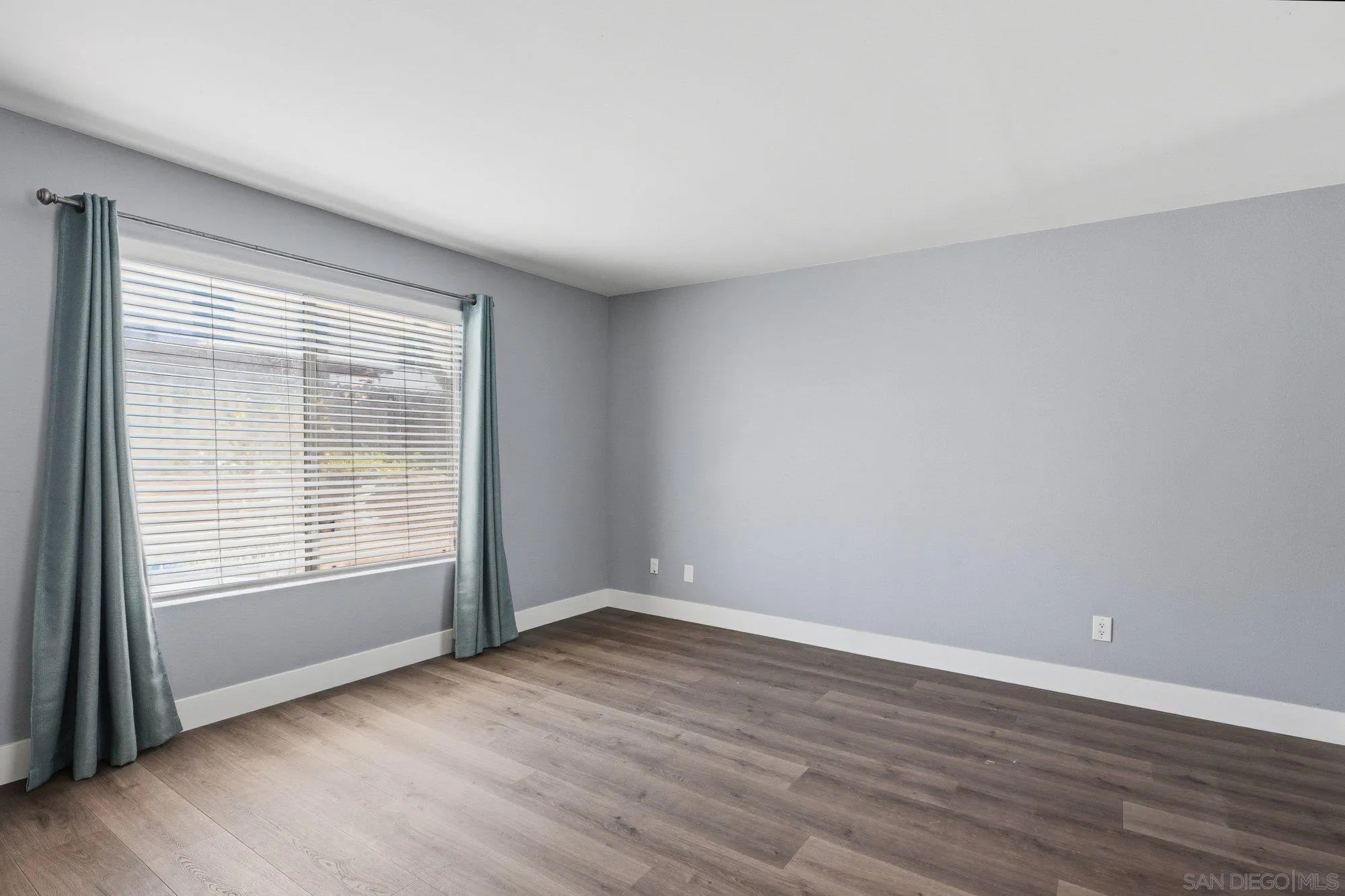 https://cdn.realtyfeed.com/cdn/127/260014995/42c3c14f9581294ec9fd24bacd2b6685.webp