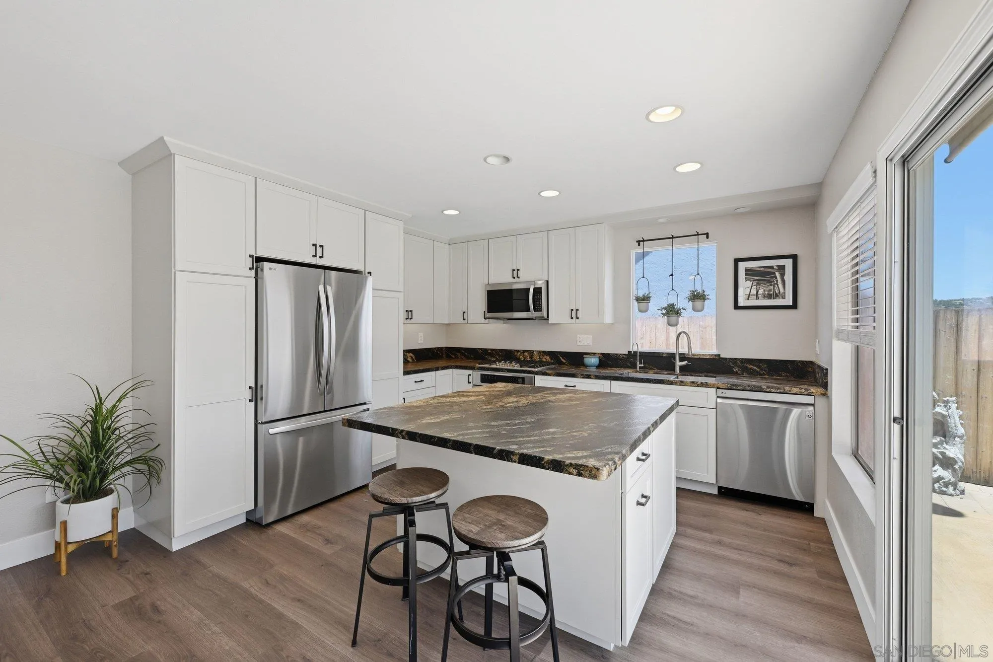 https://cdn.realtyfeed.com/cdn/127/260014995/61e5810376ae3b7a474c899443aa89c6.webp