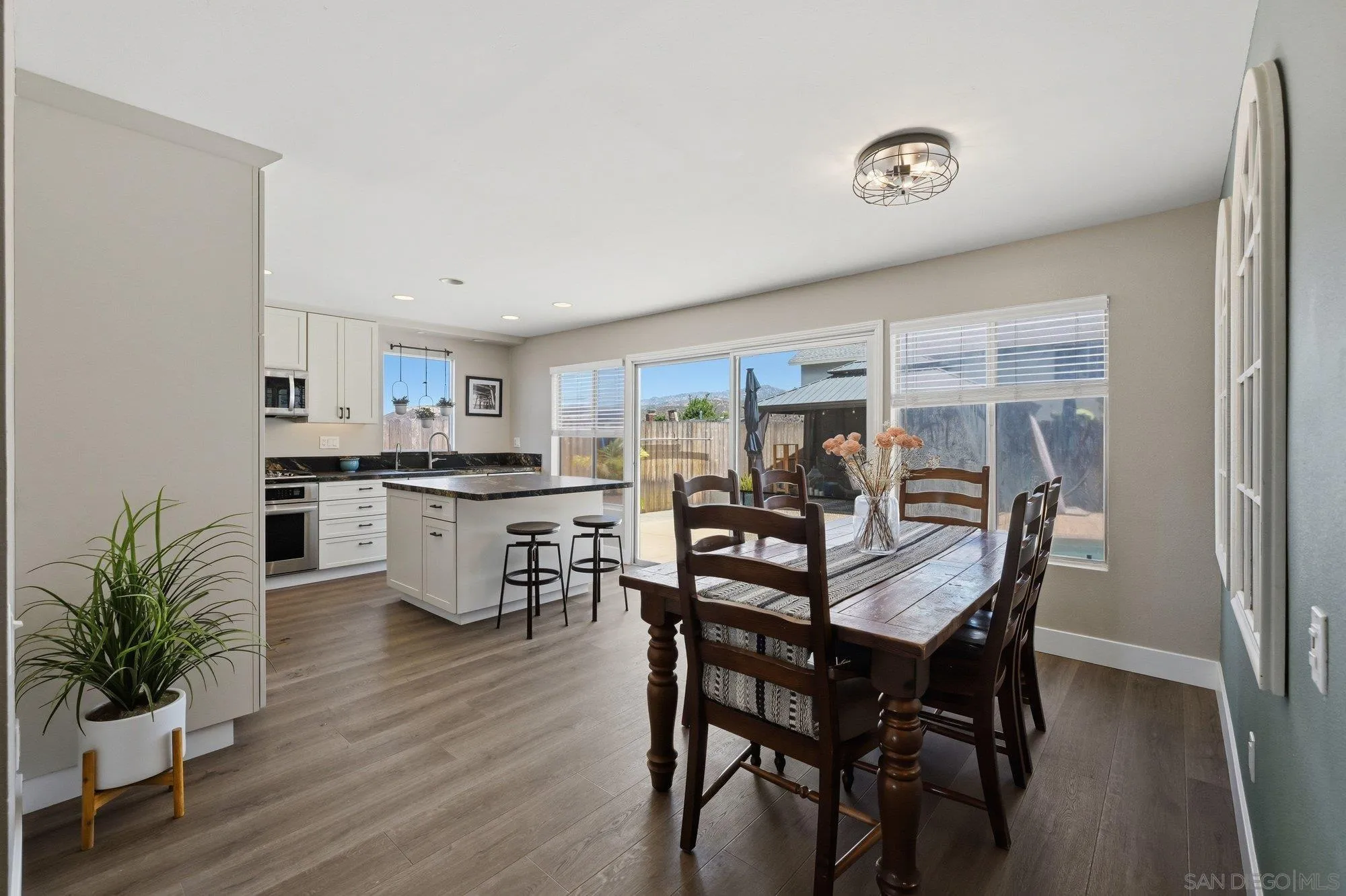 https://cdn.realtyfeed.com/cdn/127/260014995/84096637cb32c1f57619e5c173b20b6d.webp