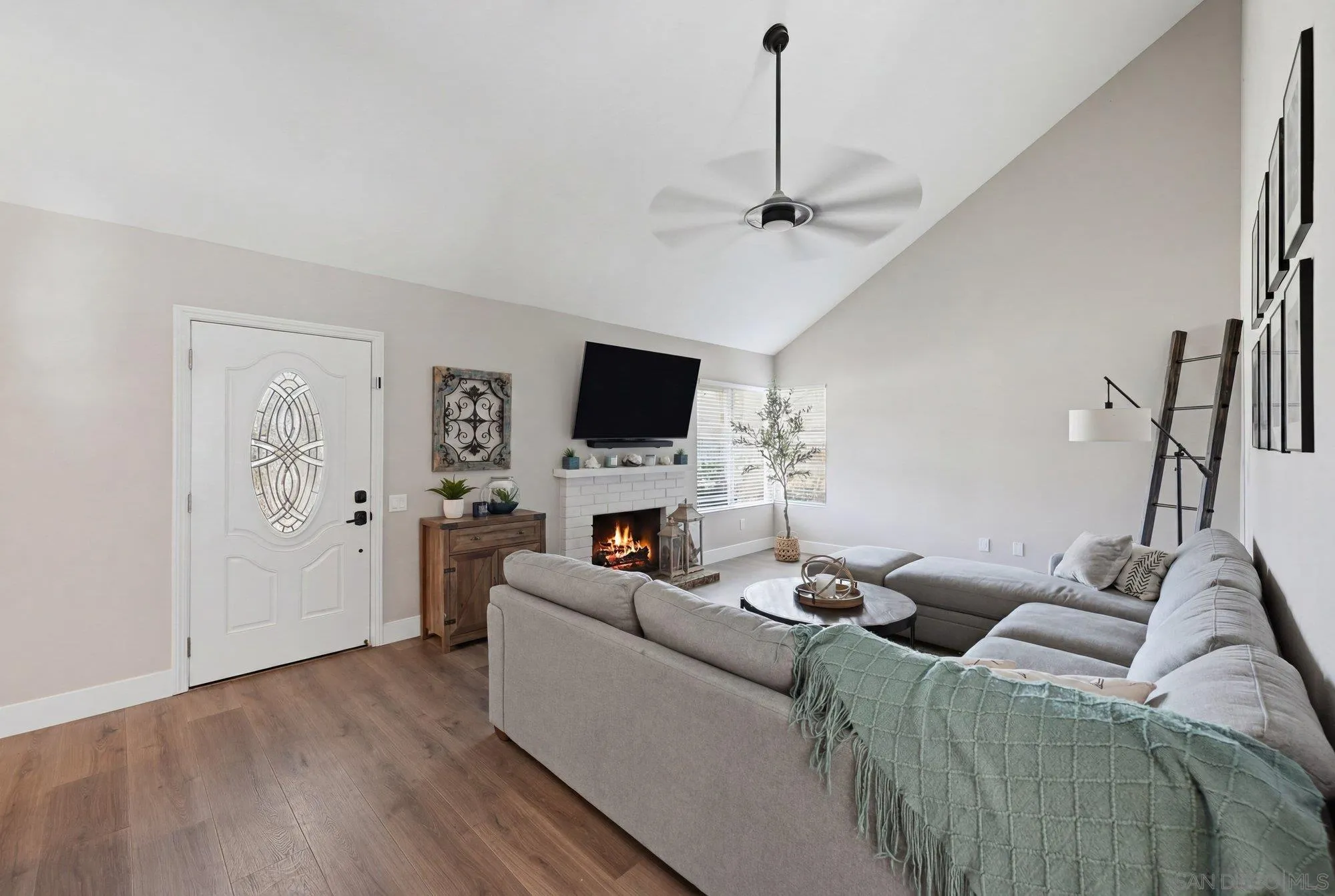 https://cdn.realtyfeed.com/cdn/127/260014995/fec931d0fbe4a8a44b902acc7abd6ecd.webp