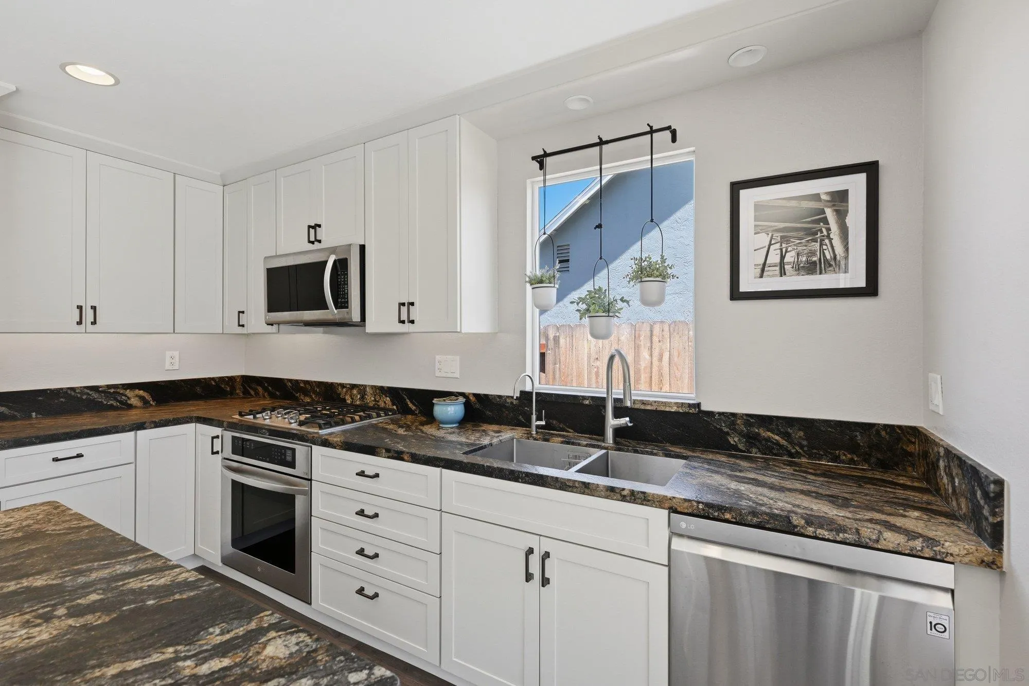 https://cdn.realtyfeed.com/cdn/127/260014995/ff1b885e07cbad3b3091fa8c479152cc.webp