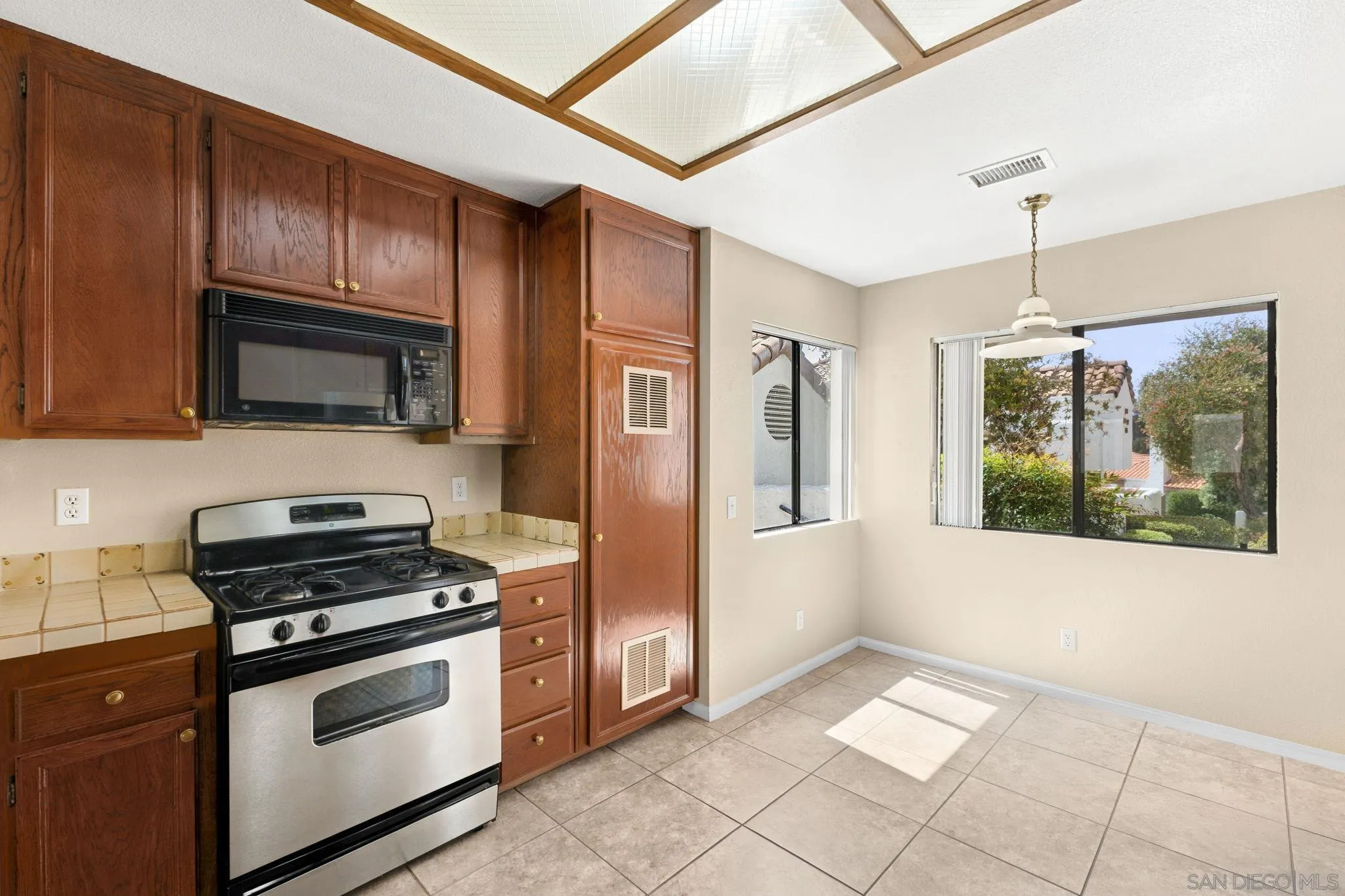 Photo #5: 260014997 Listing: Photo #5