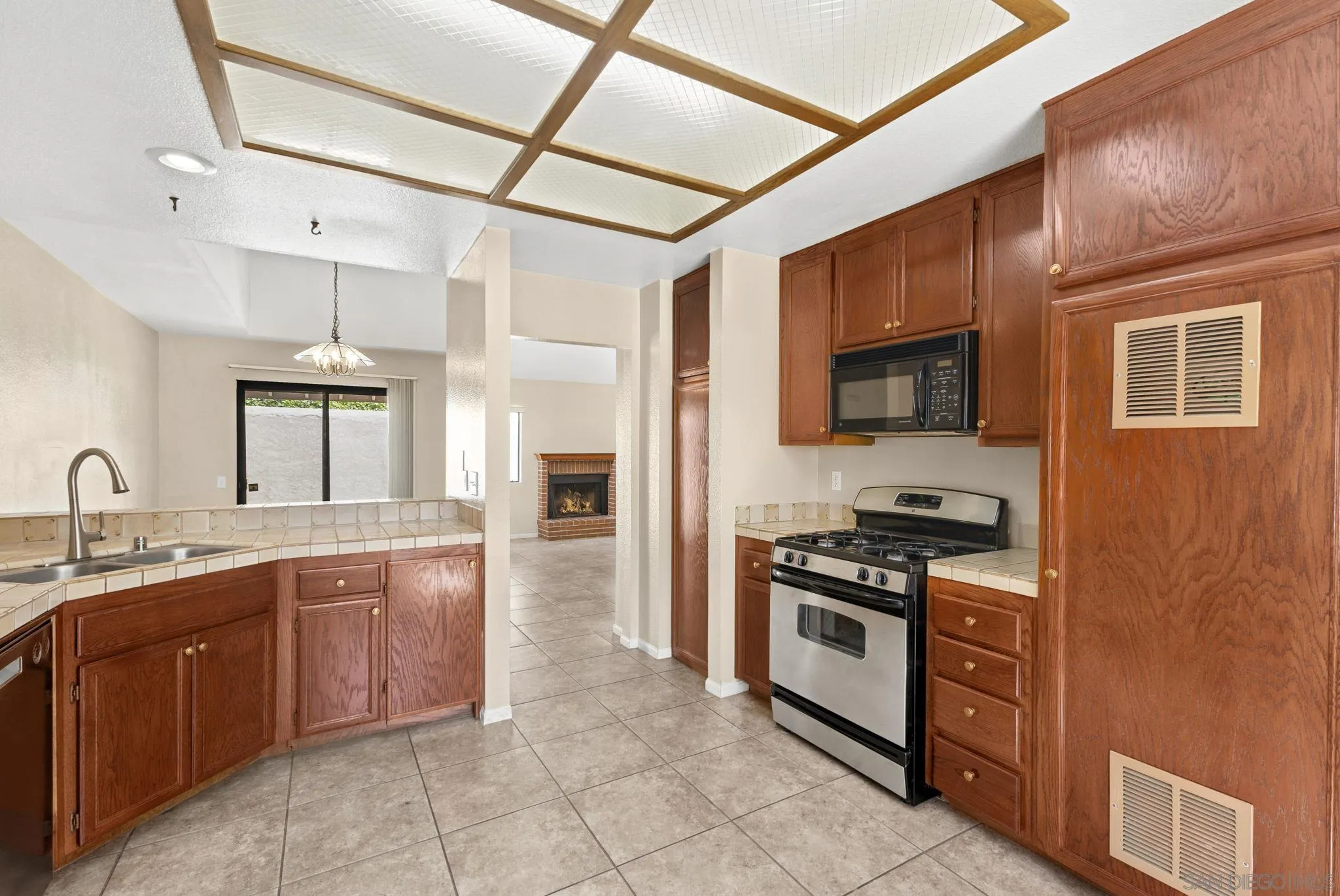 Photo #6: 260014997 Listing: Photo #6