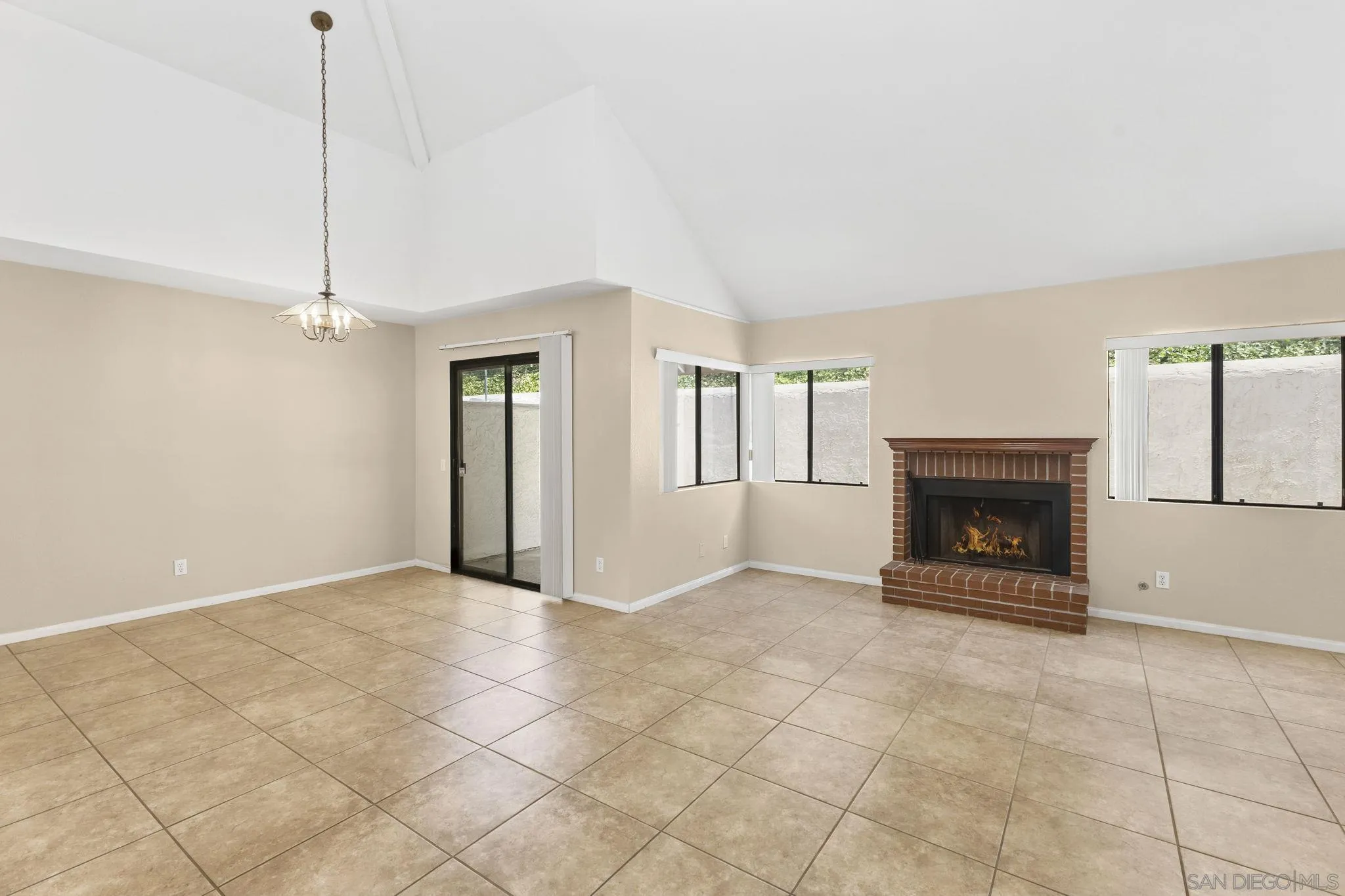 Photo #2: 260014997 Listing: Photo #2