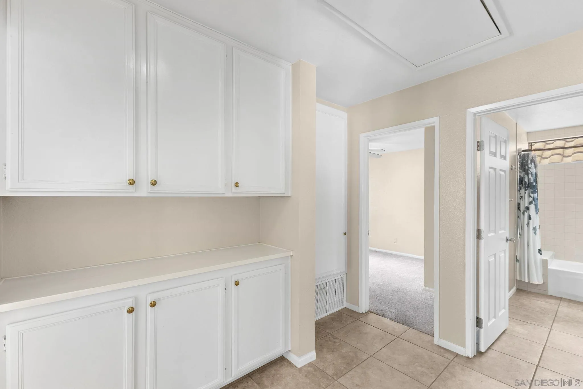 Photo #10: 260014997 Listing: Photo #10