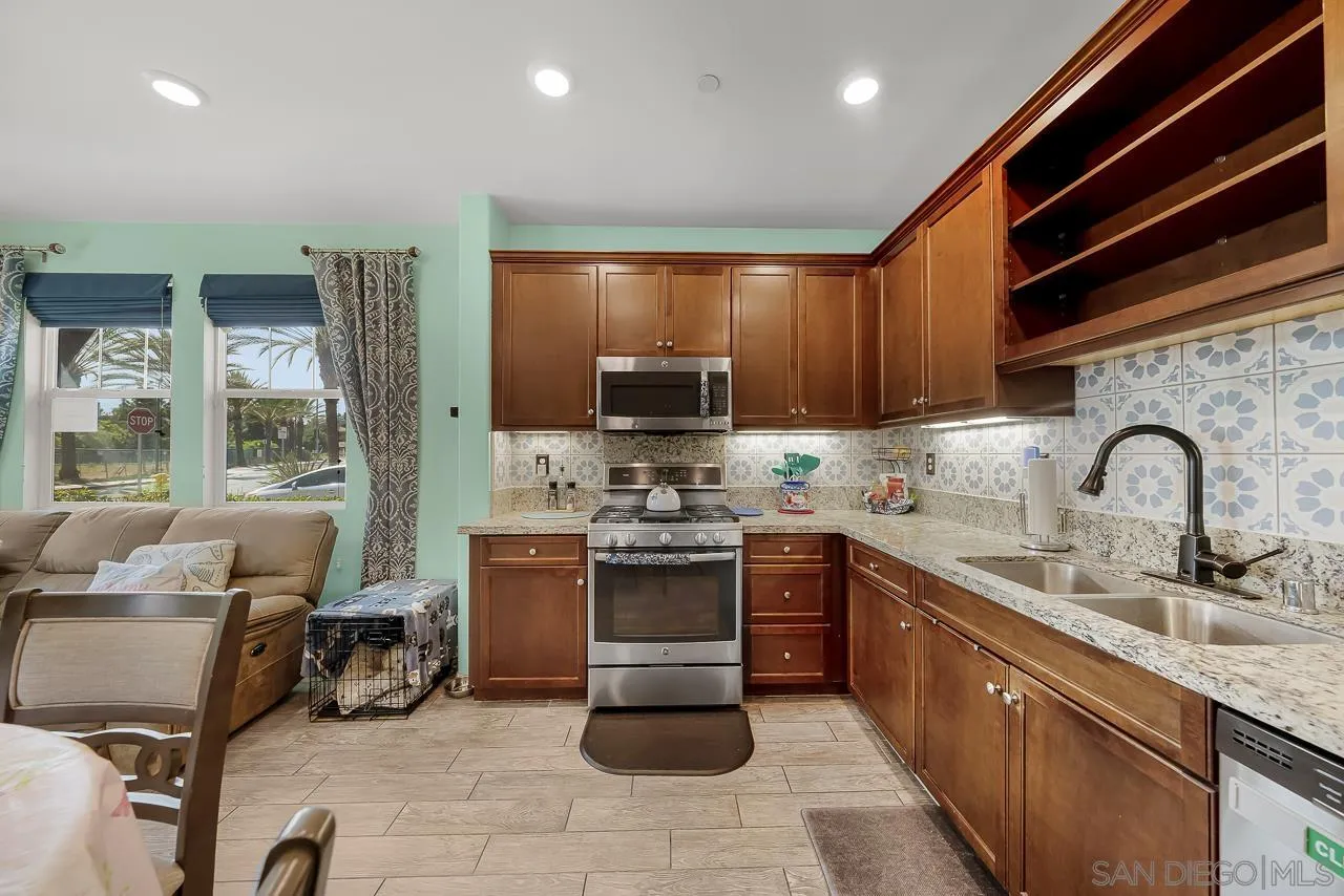Photo #1: 260014999 Listing: Photo #1