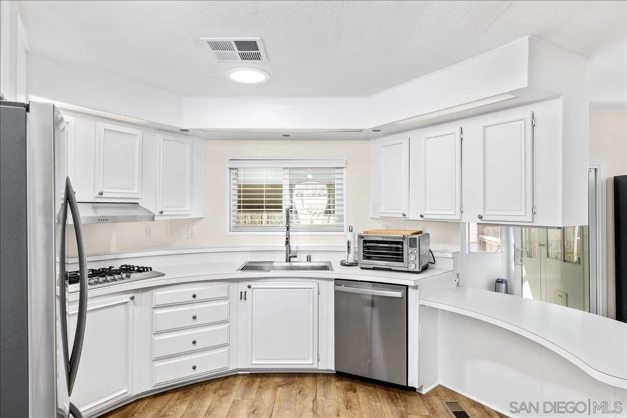 https://cdn.realtyfeed.com/cdn/127/2600150/38d3db1707a30a6af1fdb8f436960b38.webp