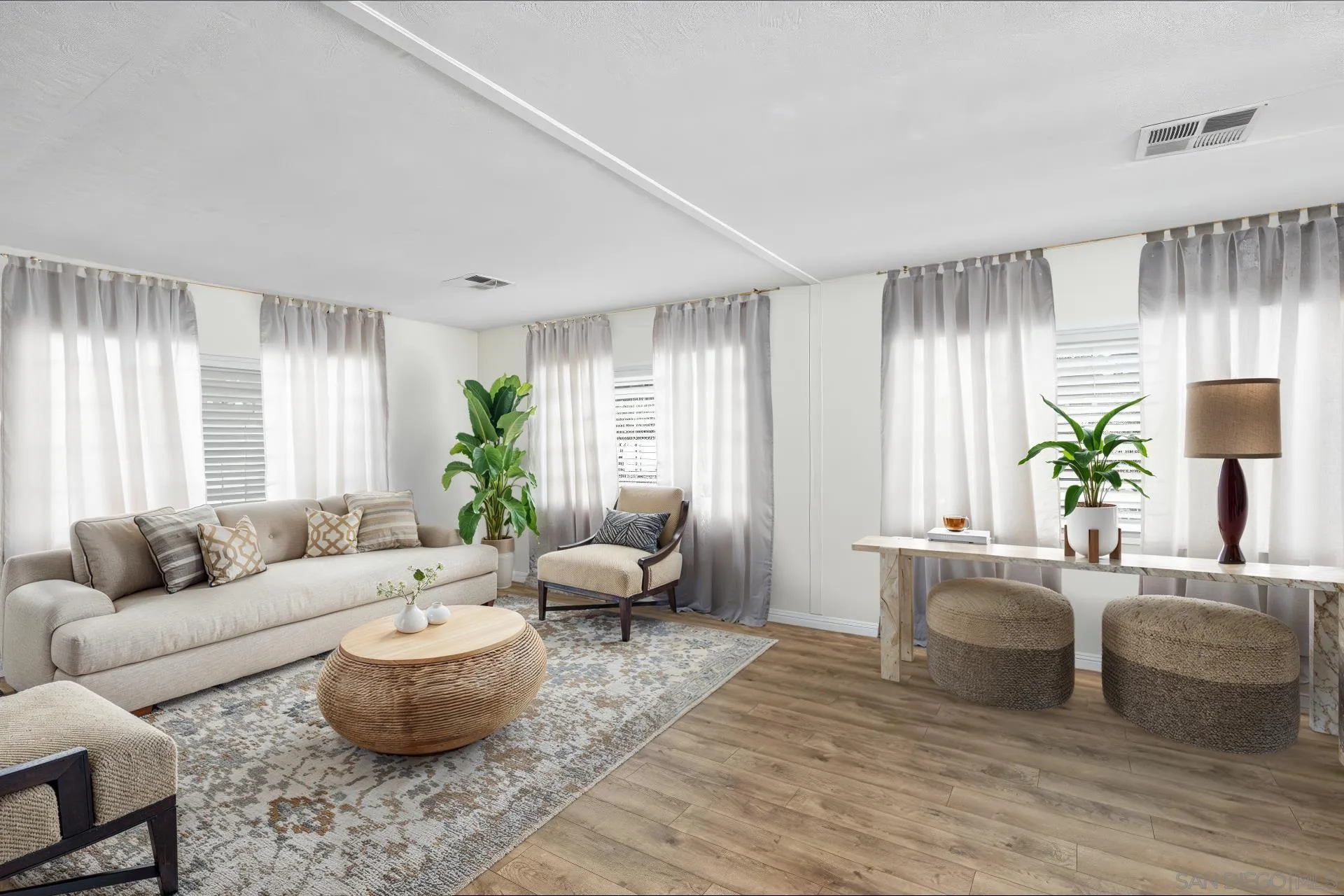 https://cdn.realtyfeed.com/cdn/127/2600150/46dee9d6c5f5c770c989eab6ca56279c.webp