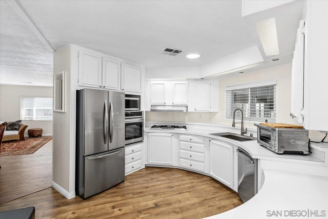 https://cdn.realtyfeed.com/cdn/127/2600150/5670680f386ab7cbdc0af3296658fca6.webp