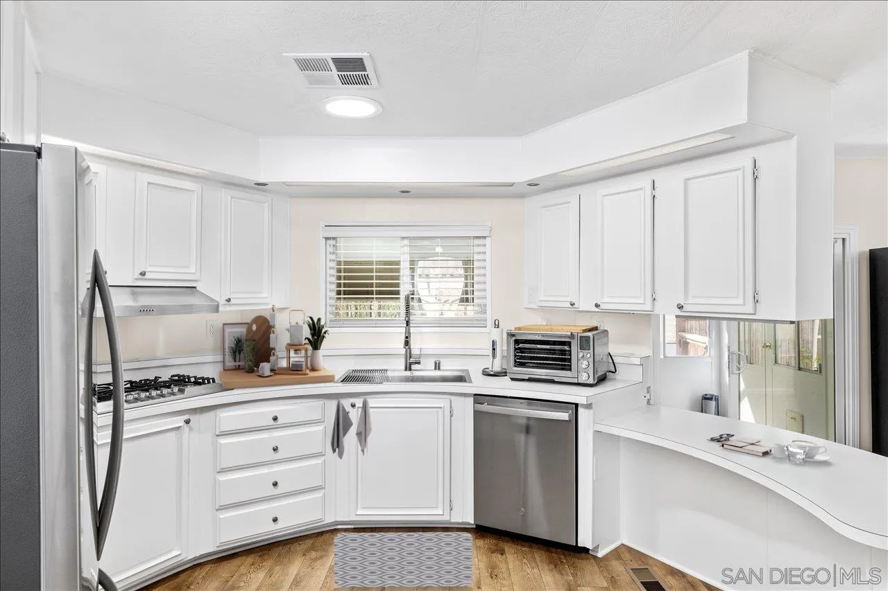 https://cdn.realtyfeed.com/cdn/127/2600150/f8965a689005635ba2f61aff1277cdfe.webp