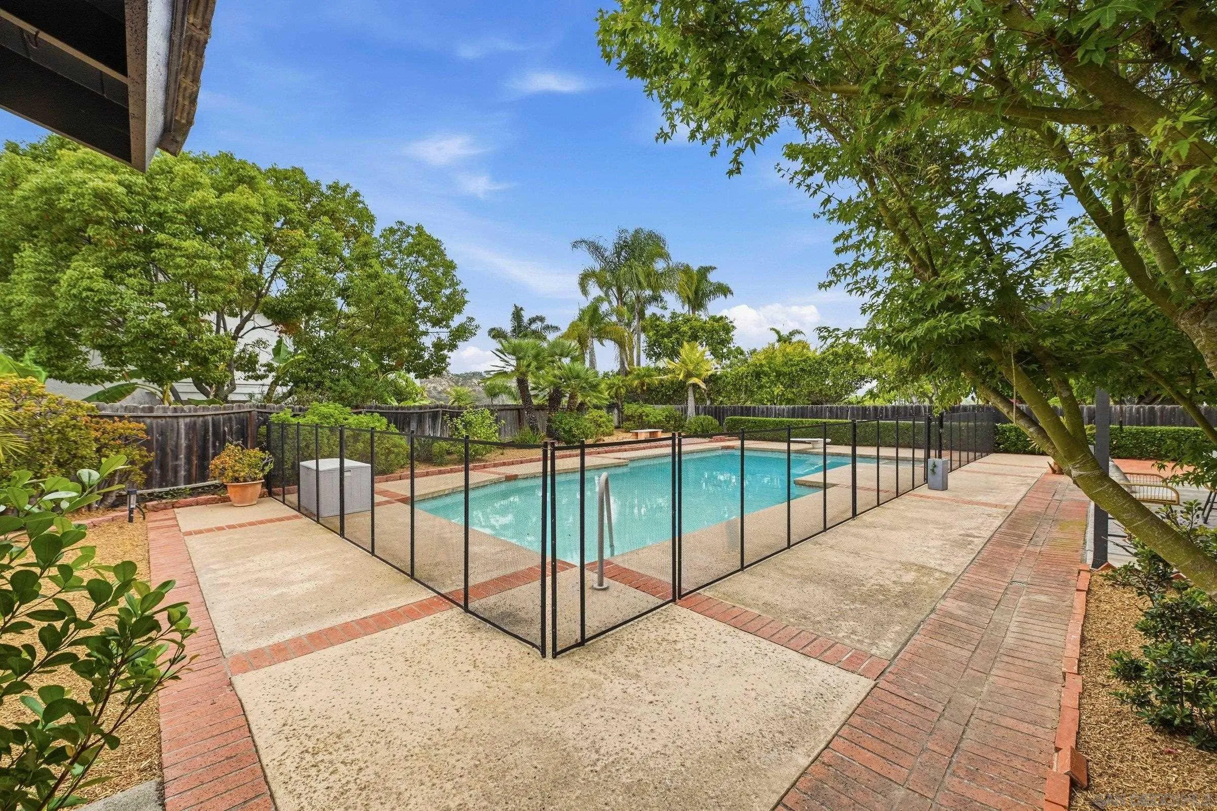 https://cdn.realtyfeed.com/cdn/127/260015001/19787be2d0b946dbb5dd549f6d720049.webp