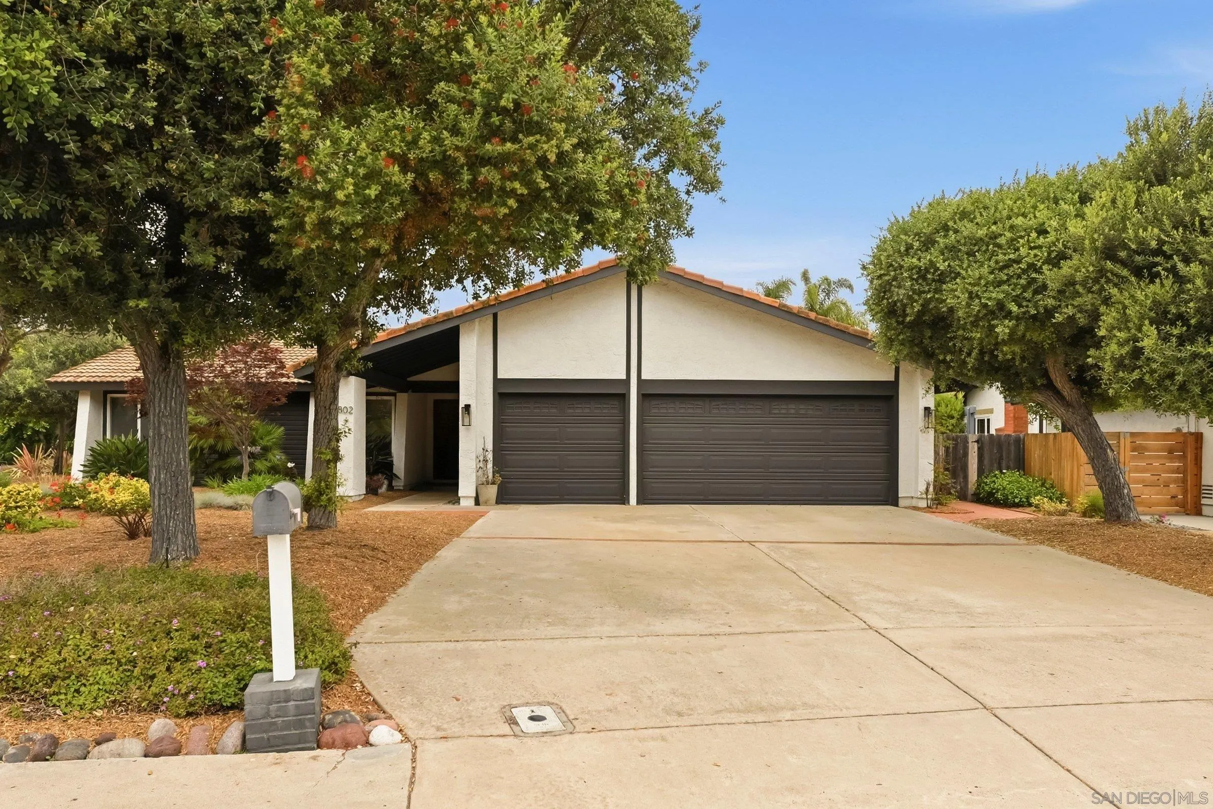 https://cdn.realtyfeed.com/cdn/127/260015001/1dc74392cec13eff5aff1b49196da5be.webp