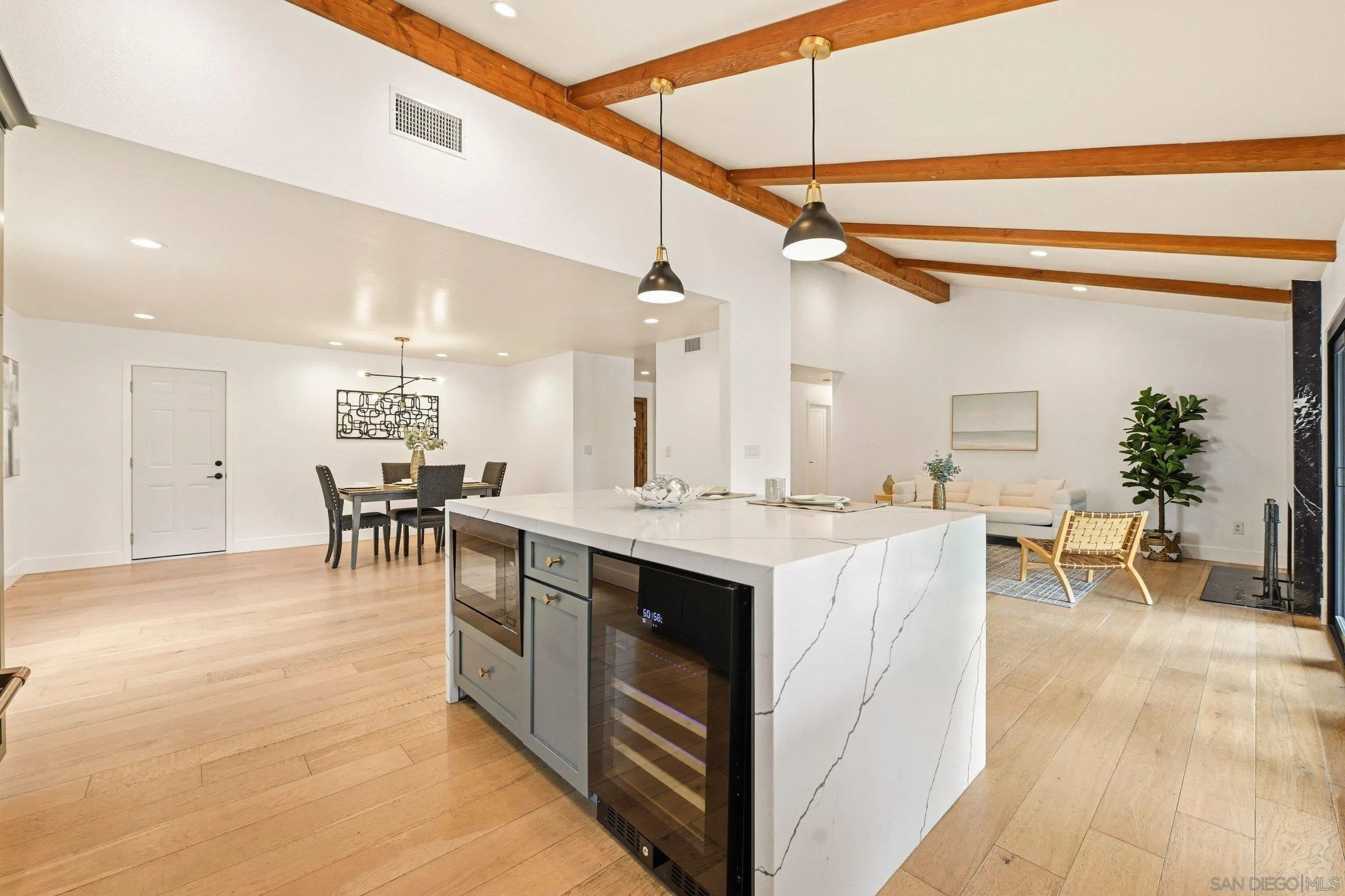 https://cdn.realtyfeed.com/cdn/127/260015001/30e9722383e6ca5f670c048039f7abd7.webp