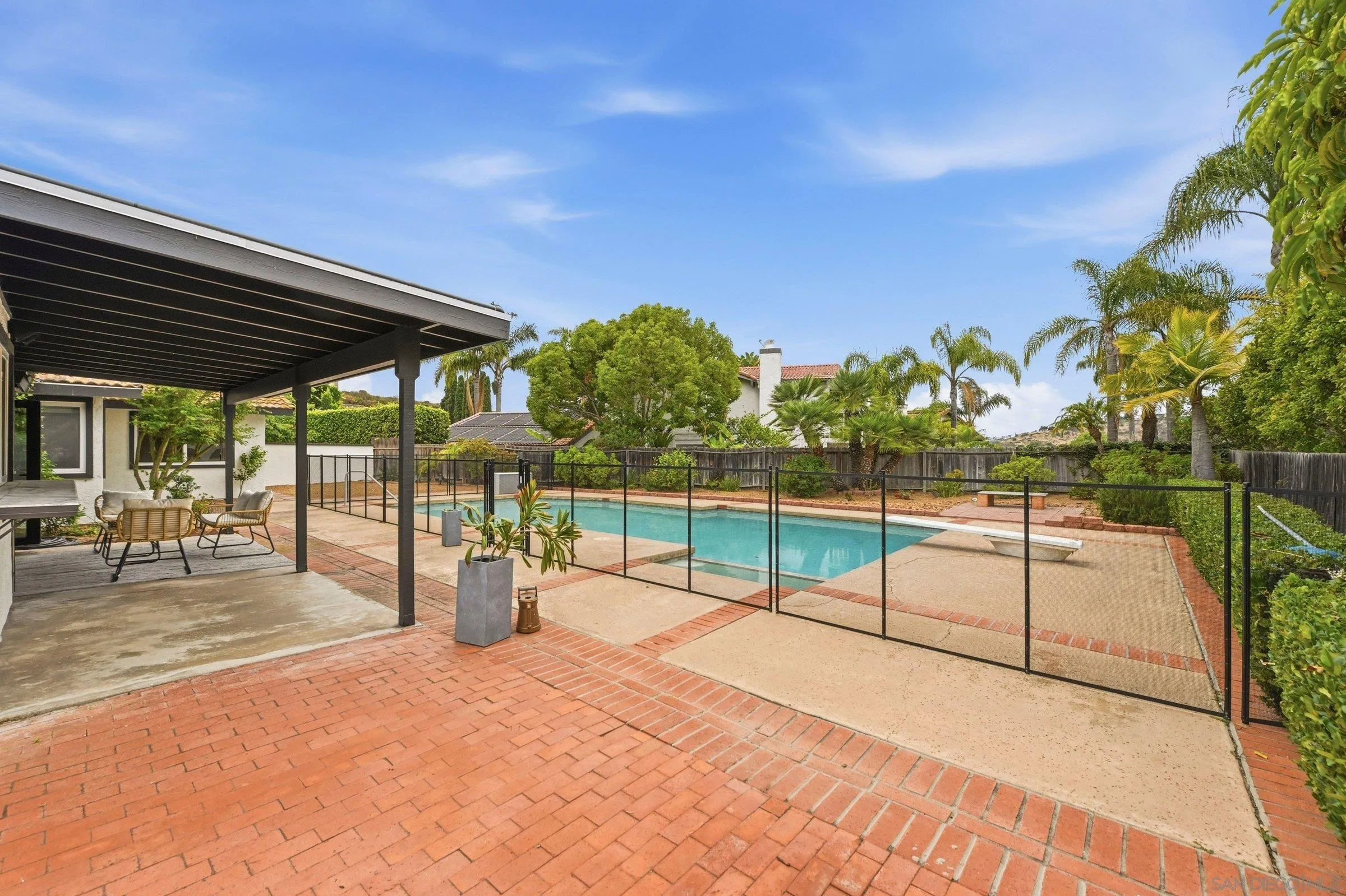 https://cdn.realtyfeed.com/cdn/127/260015001/5d9f55f506359e44f1a40dce074d72f6.webp