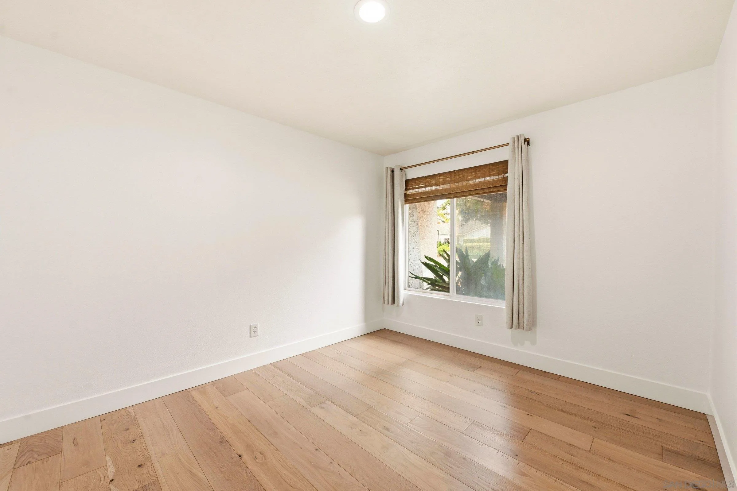 https://cdn.realtyfeed.com/cdn/127/260015001/6f67c7708b19025d33f014446c8a08cb.webp