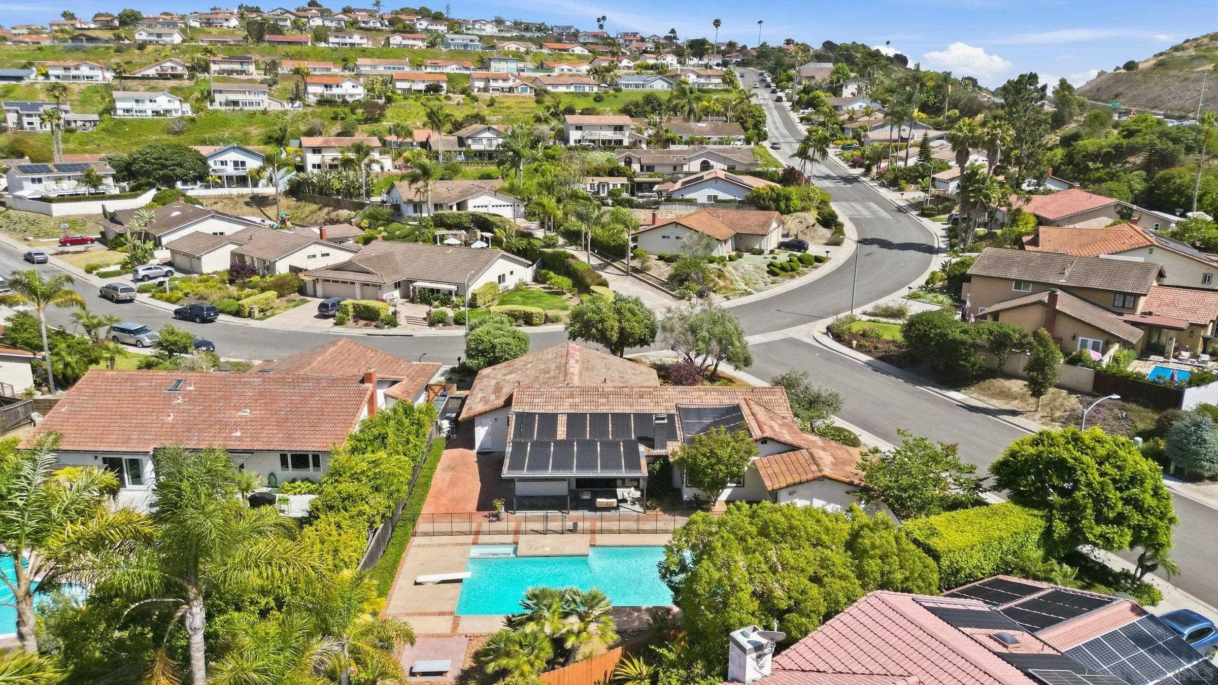 https://cdn.realtyfeed.com/cdn/127/260015001/976e5ae42843ea3a86f1a386c76b8e69.webp