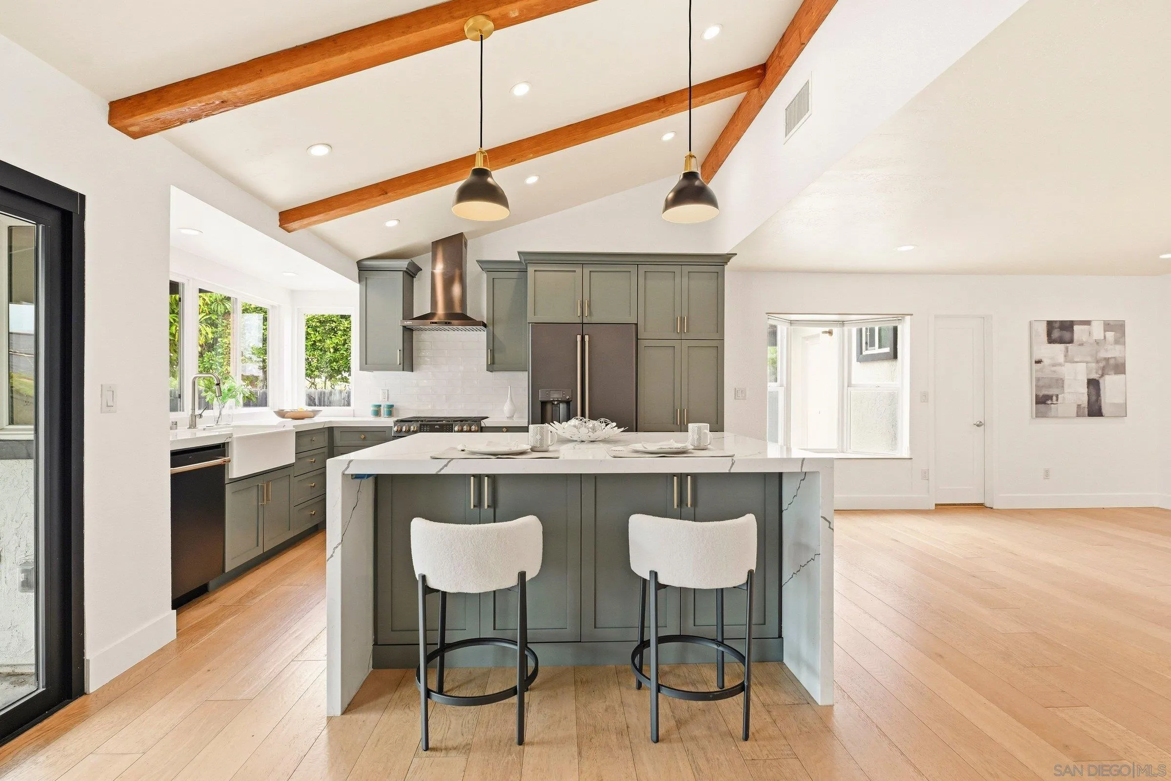 https://cdn.realtyfeed.com/cdn/127/260015001/a5d7f6fe258524e9e21bc212de3f0a6f.webp