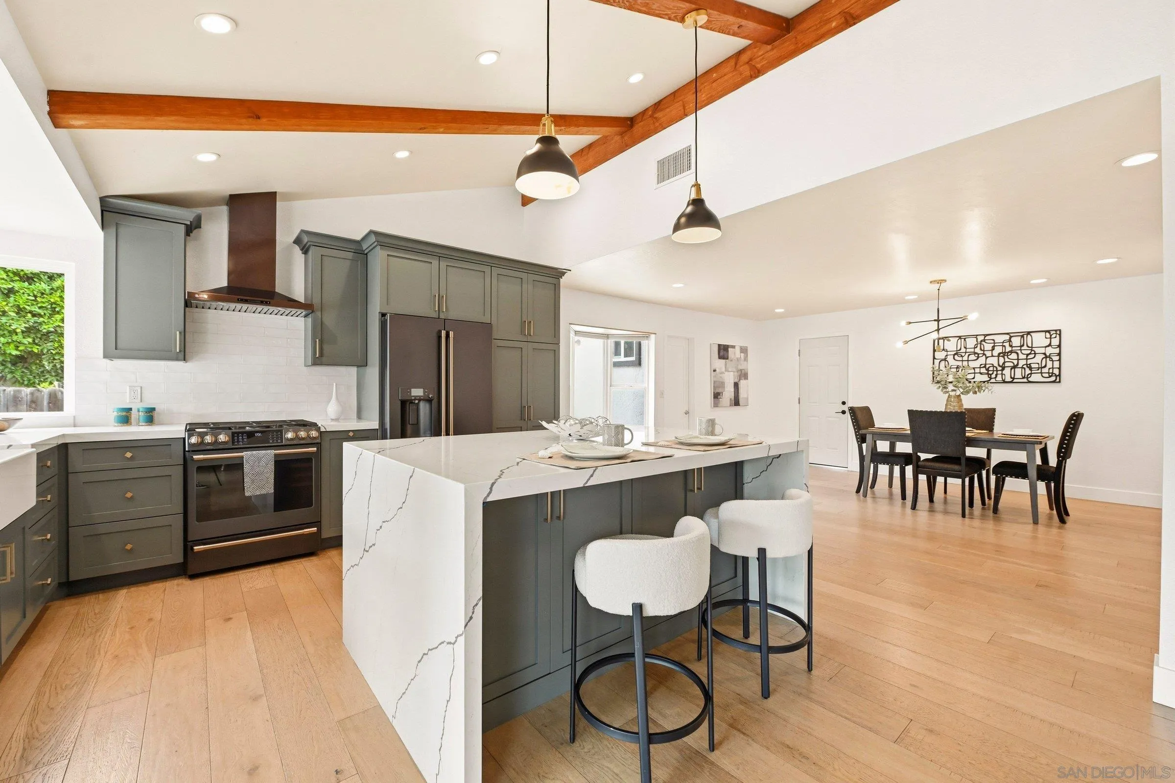 https://cdn.realtyfeed.com/cdn/127/260015001/aa455c3406809e29998d10024f753cef.webp