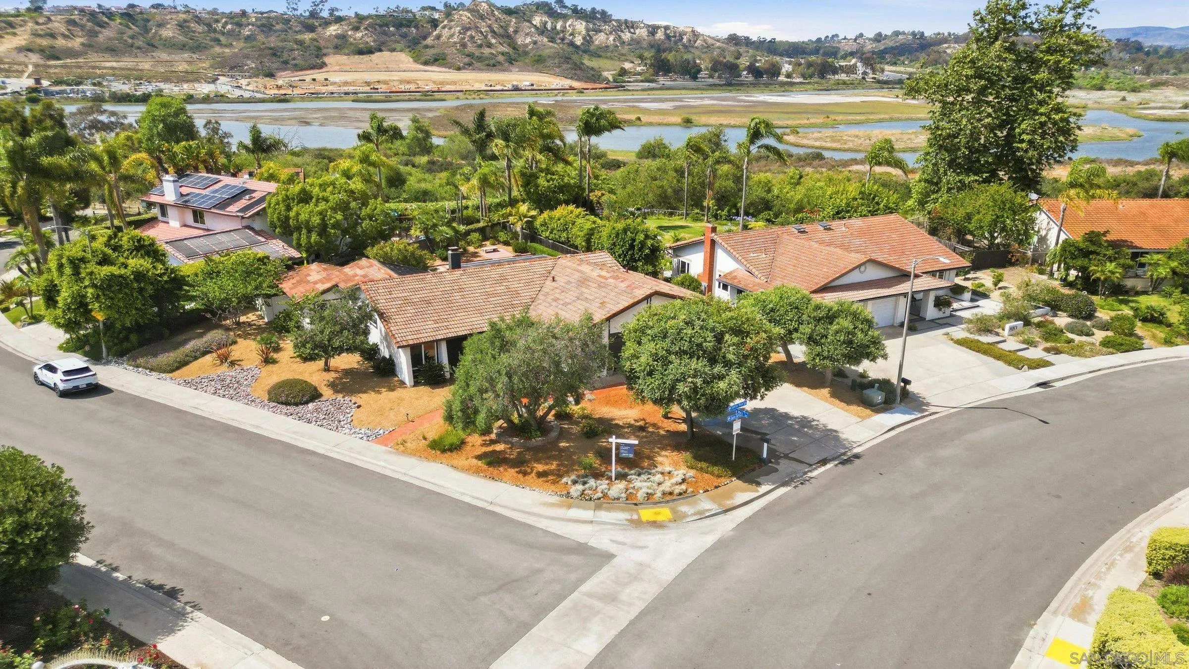 https://cdn.realtyfeed.com/cdn/127/260015001/da2a7c51b427e06977f6a3095a7c8cb7.webp