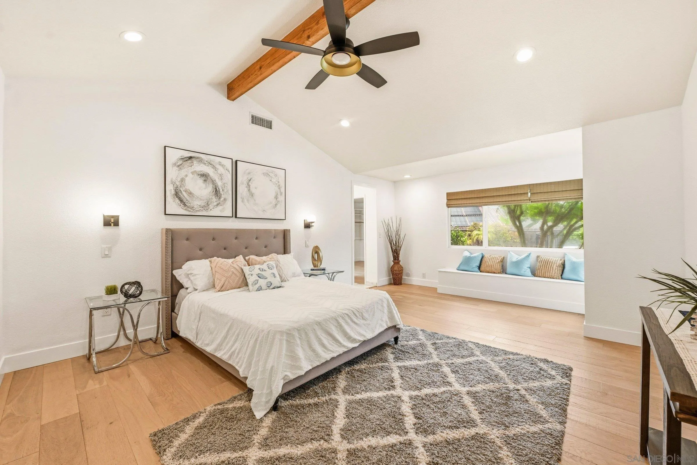 https://cdn.realtyfeed.com/cdn/127/260015001/db98a528ff8ff57ca569d3b04aa61b75.webp