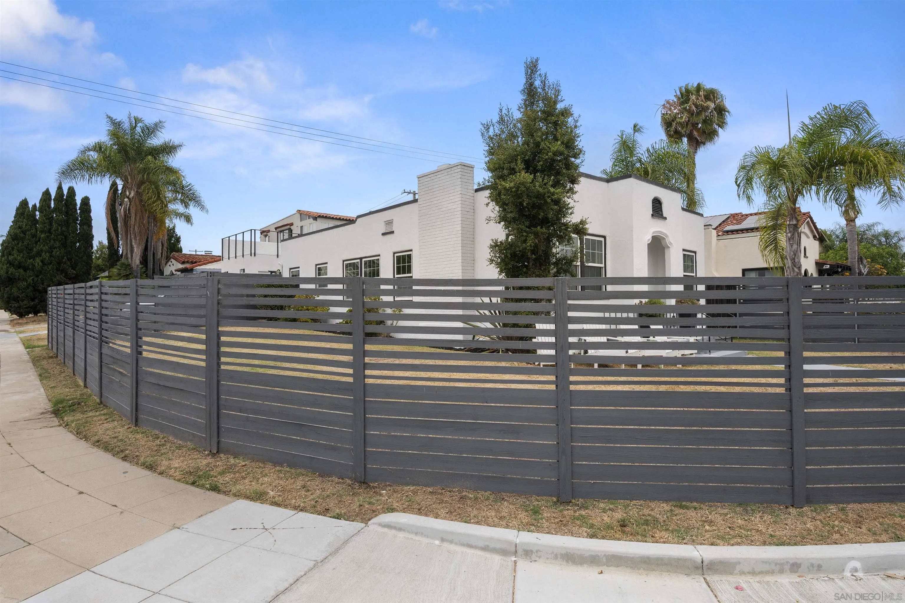 https://cdn.realtyfeed.com/cdn/127/260015003/dd4f0e8f02a81738e01e3ec75520444e.webp