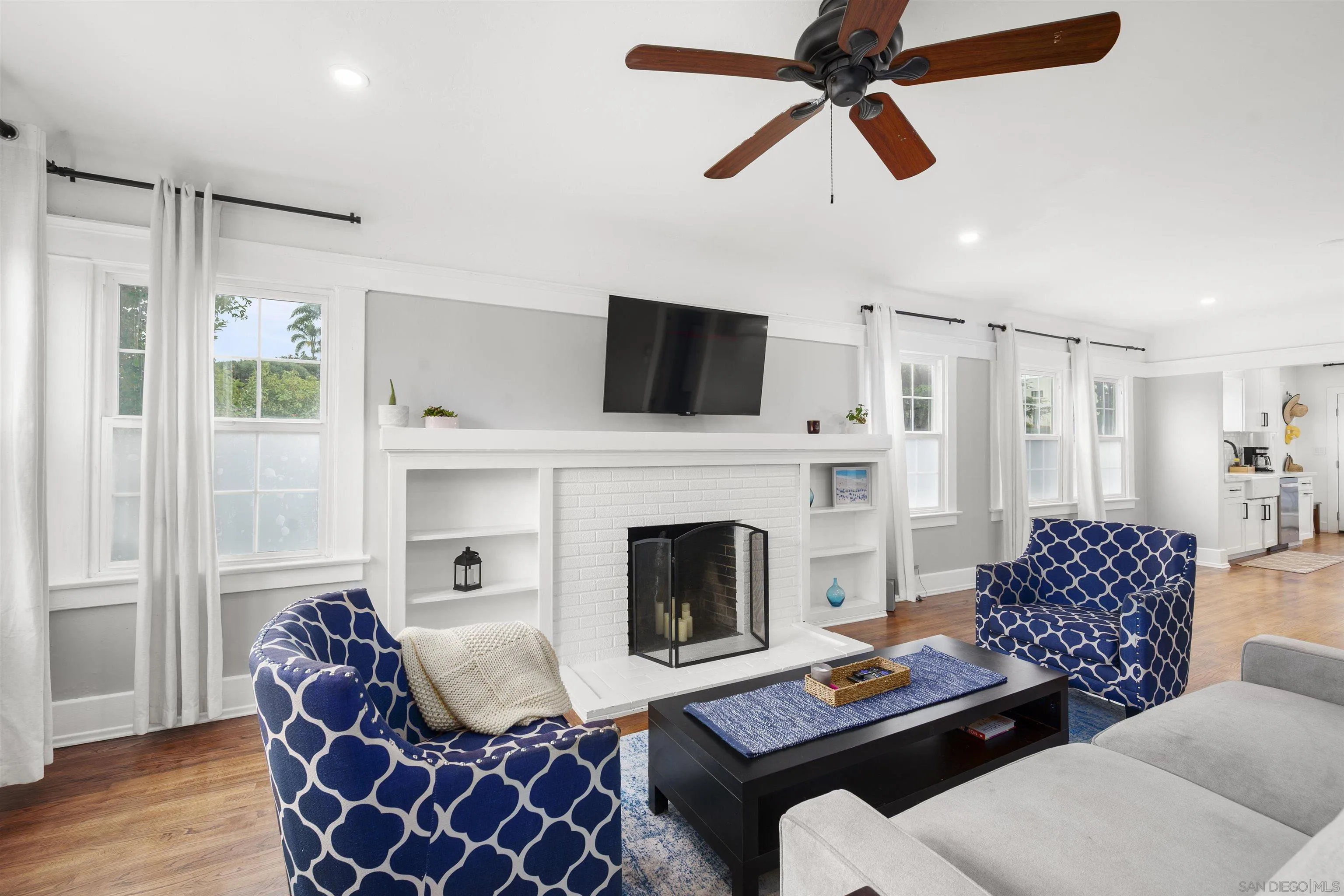 https://cdn.realtyfeed.com/cdn/127/260015003/ef65070c39fce449b1be86c08a3e22ec.webp