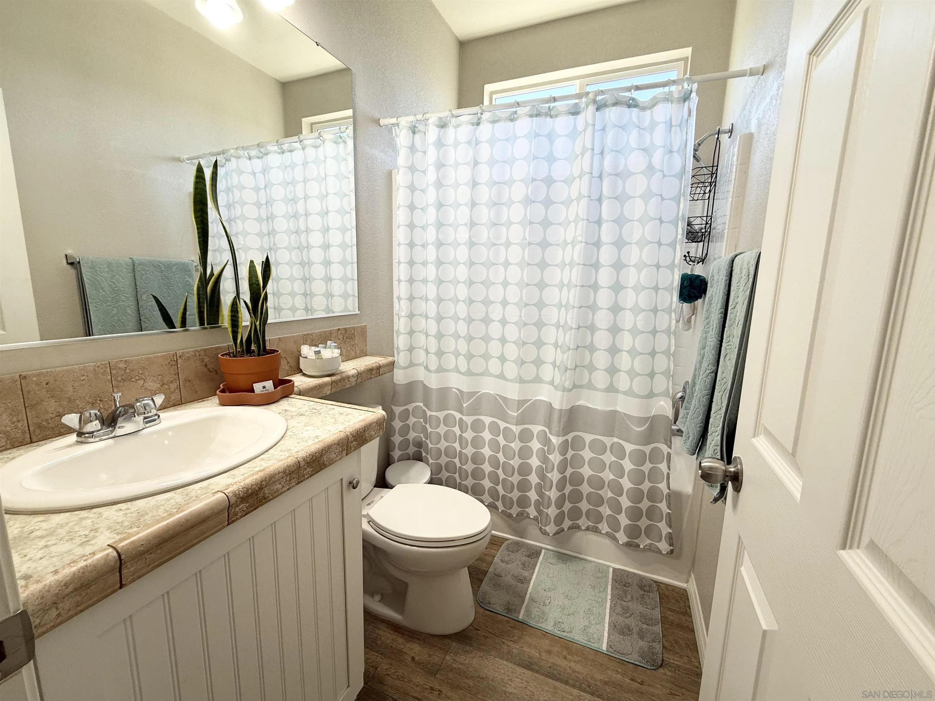 https://cdn.realtyfeed.com/cdn/127/260015013/37cd1ef51b35a19823c9a282b607219e.webp