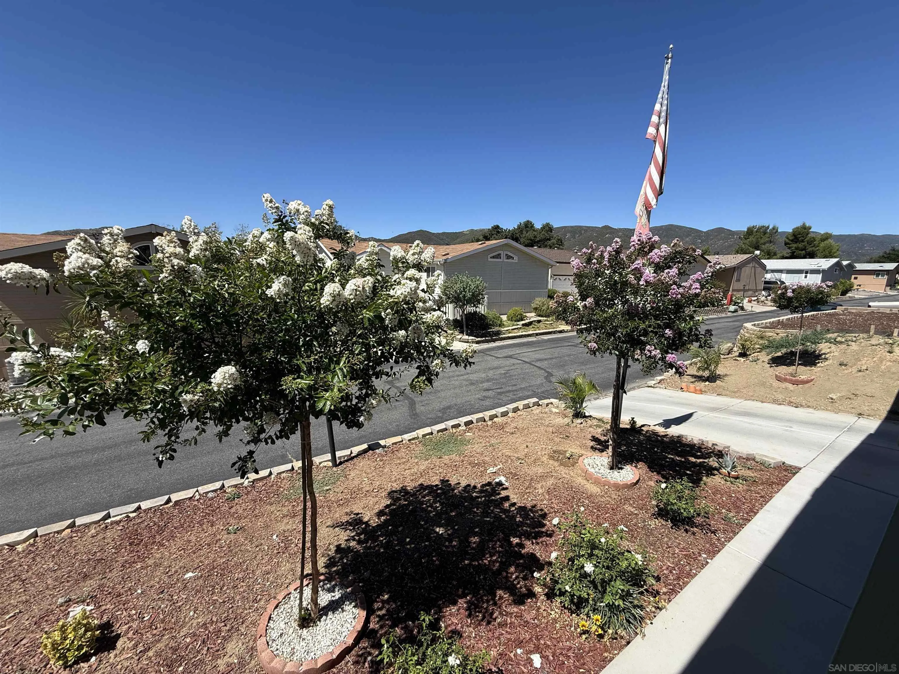 https://cdn.realtyfeed.com/cdn/127/260015013/4c5fbddecc1ea939e8c3c06d6879b2e7.webp