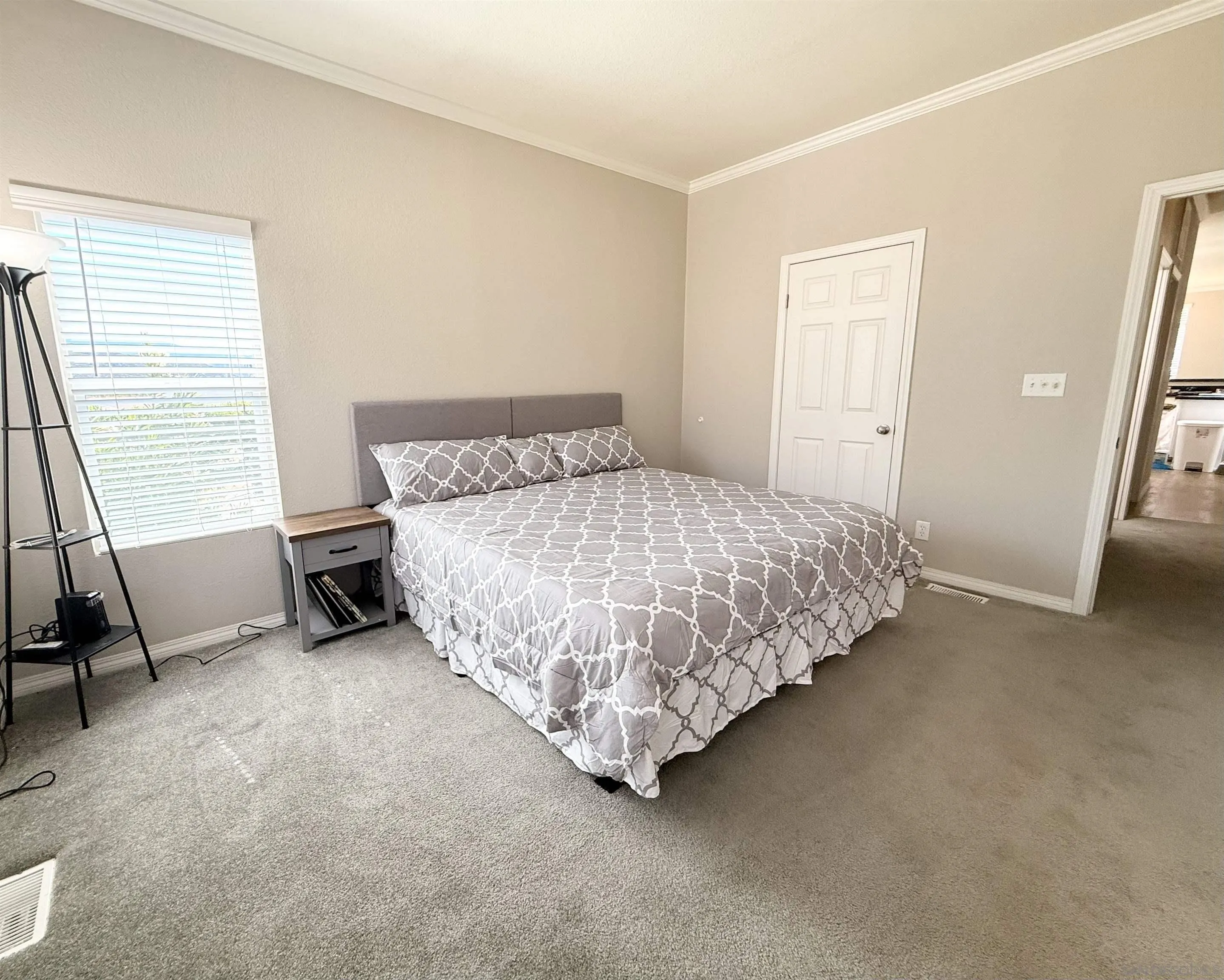 https://cdn.realtyfeed.com/cdn/127/260015013/500f21b5e1d957a2129a768926ca6130.webp