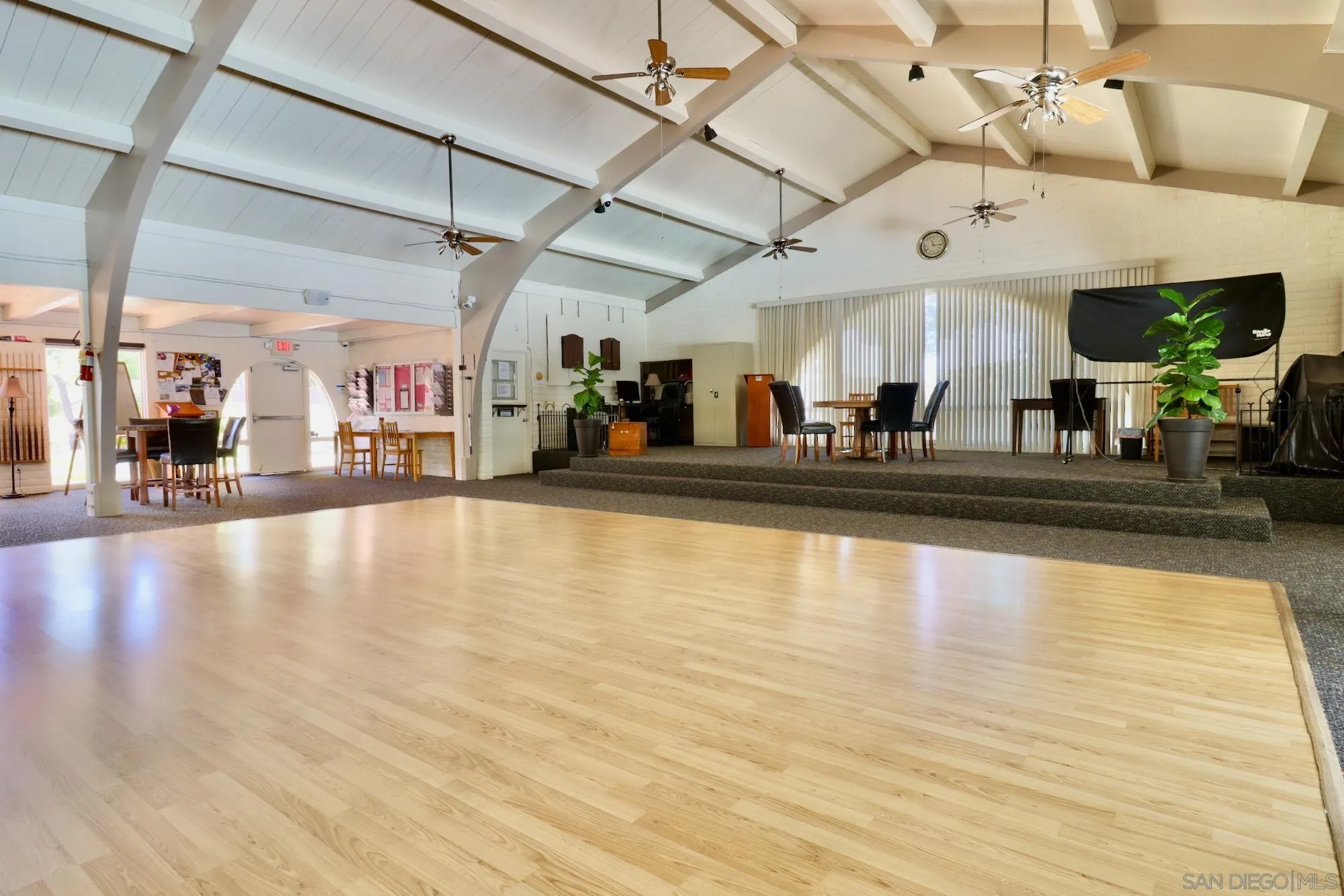 https://cdn.realtyfeed.com/cdn/127/260015013/9bd90b5c68a3ef816f4f11962879d361.webp