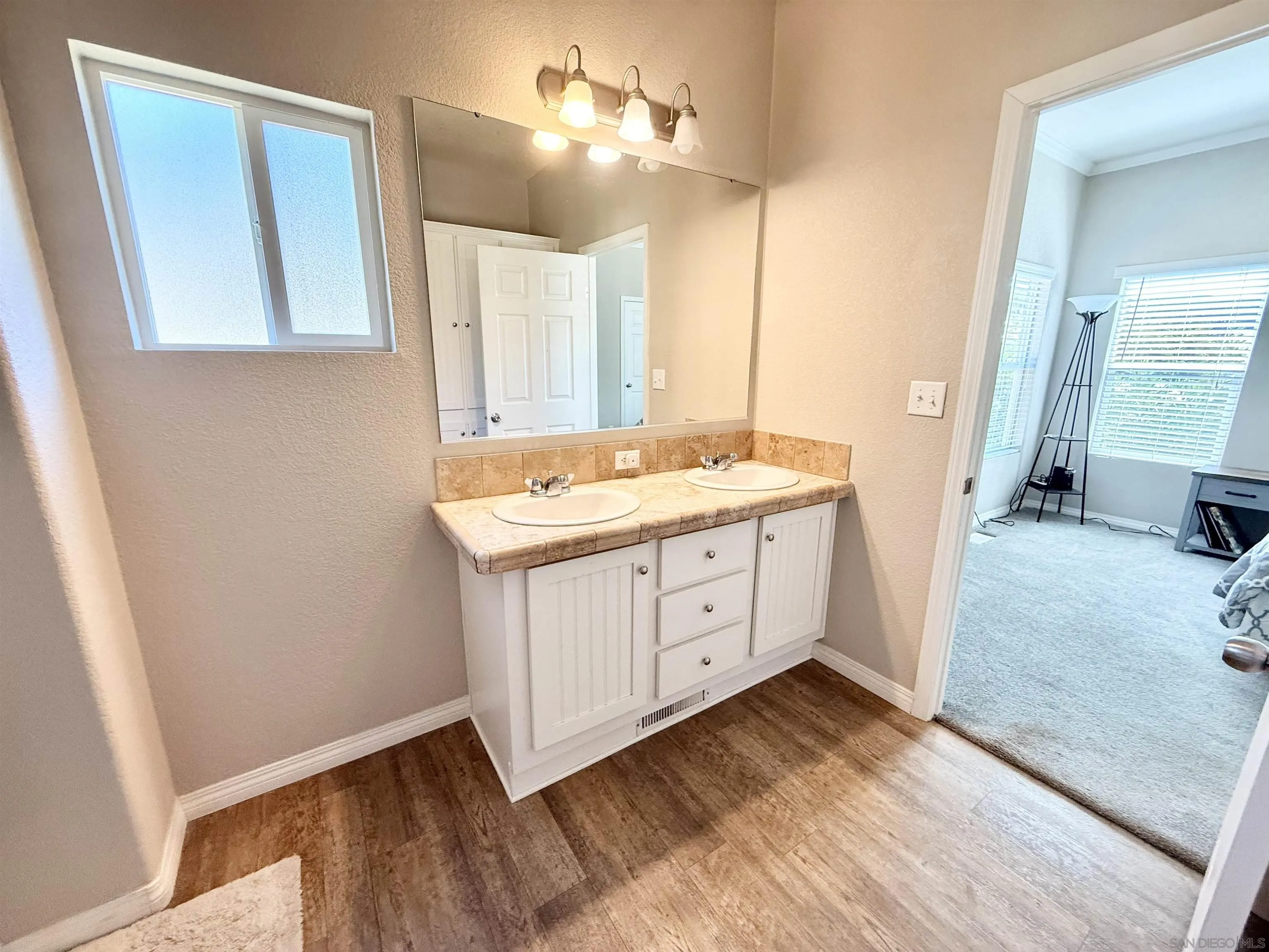 https://cdn.realtyfeed.com/cdn/127/260015013/b93fc0281a89ce69595a52586506eac5.webp