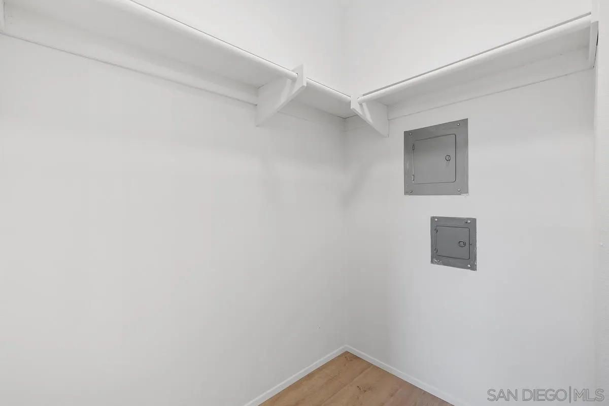 https://cdn.realtyfeed.com/cdn/127/260015014/1d86e66e2edab7e56e08a5010d2a2661.webp