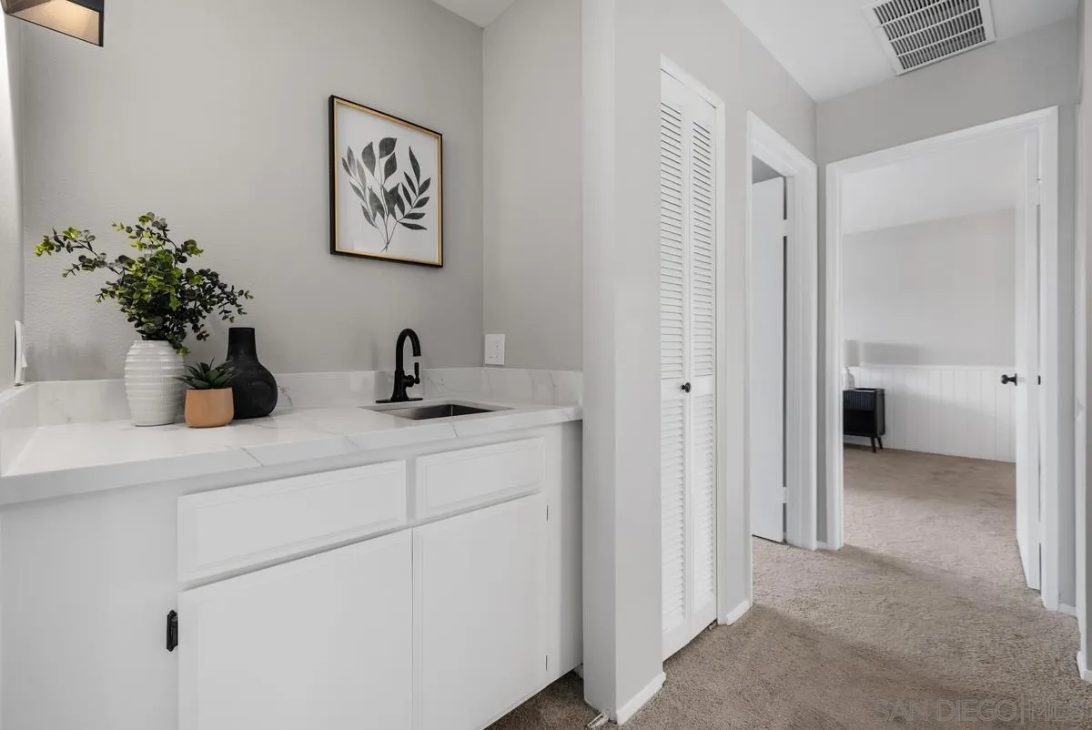 https://cdn.realtyfeed.com/cdn/127/260015014/29d709838f6b118ffb97d25c8ef16867.webp