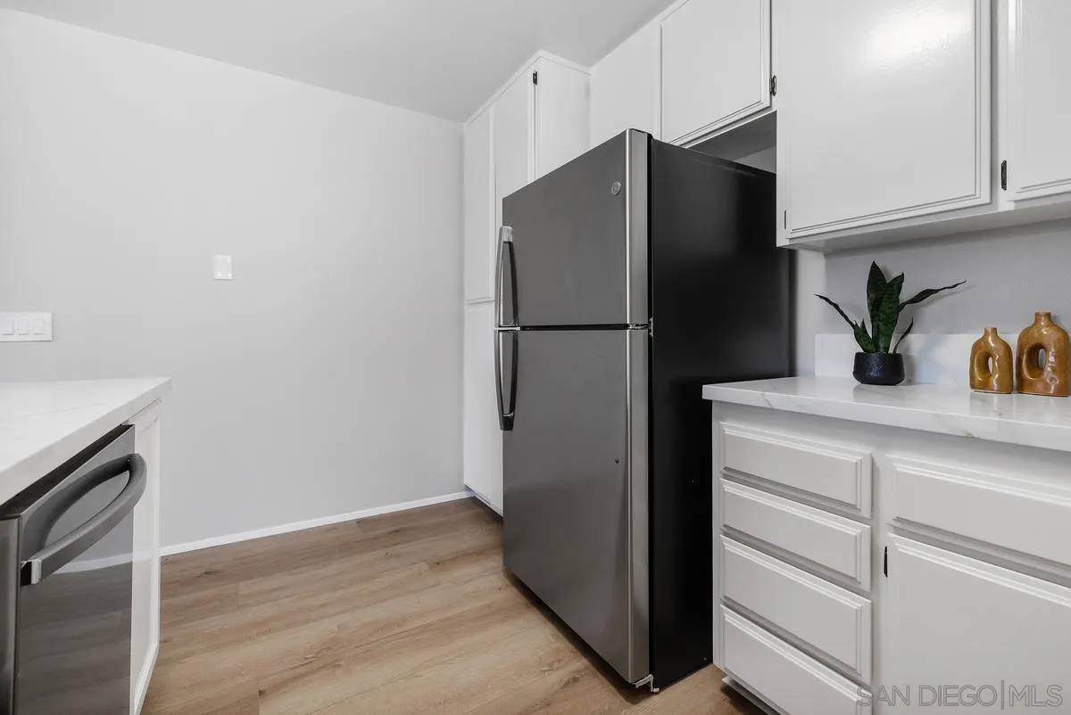 https://cdn.realtyfeed.com/cdn/127/260015014/dc74bafb941a27d2af70d4268a2f5fb9.webp