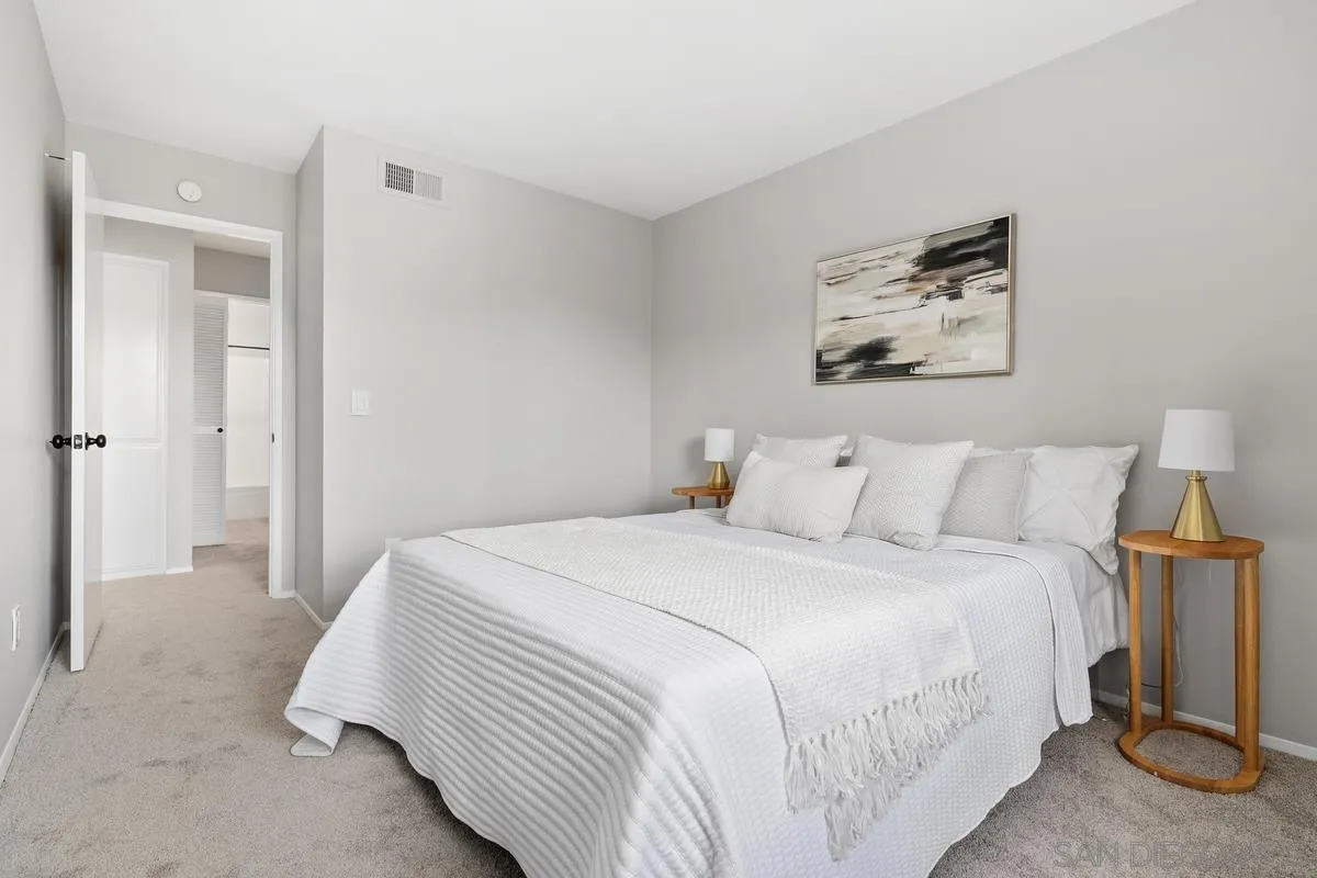 https://cdn.realtyfeed.com/cdn/127/260015014/f19afa2876697893639d71aa90d882a3.webp