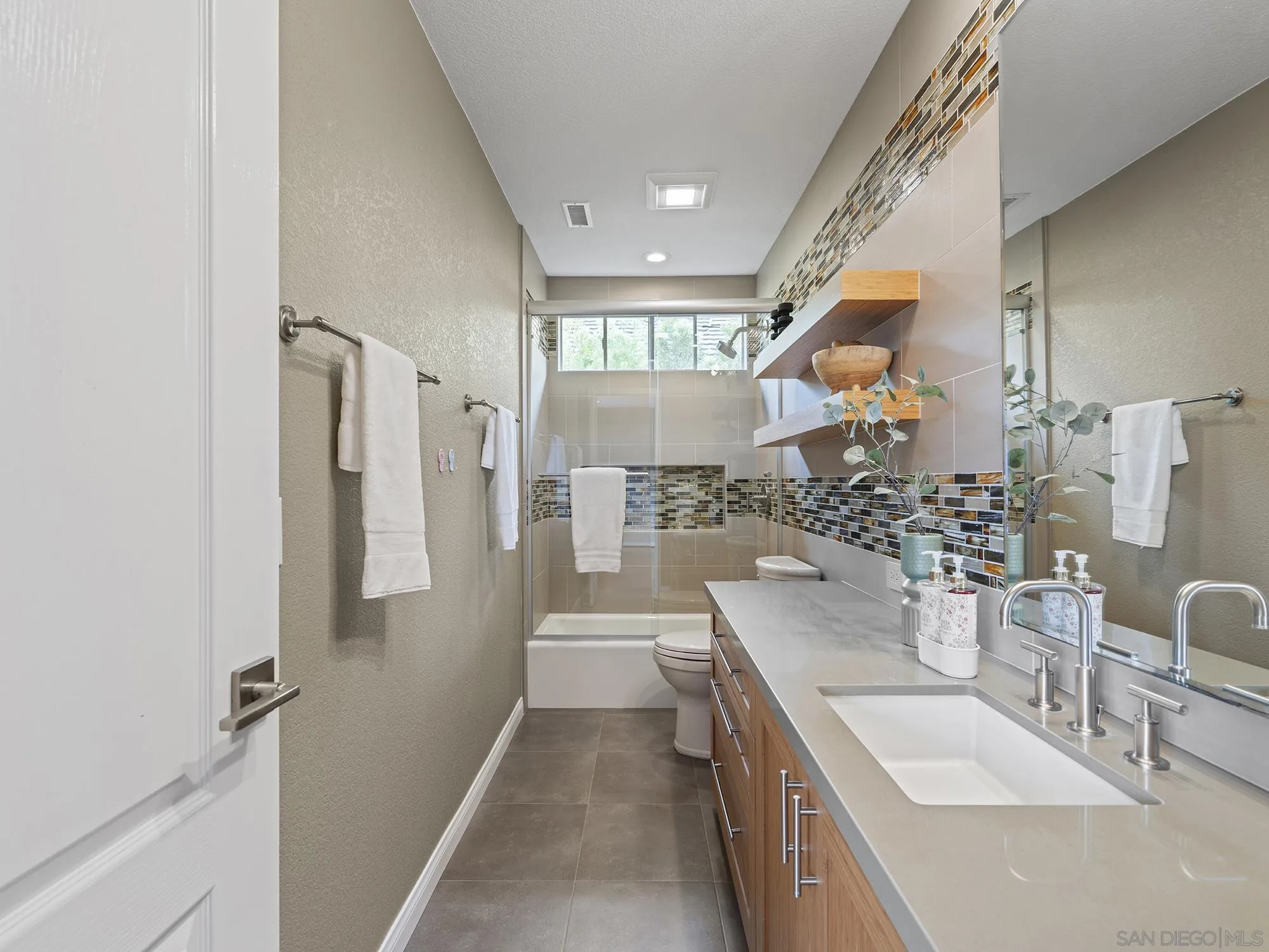 https://cdn.realtyfeed.com/cdn/127/260015016/02ed4750140e660e960a4d33d2551c16.webp