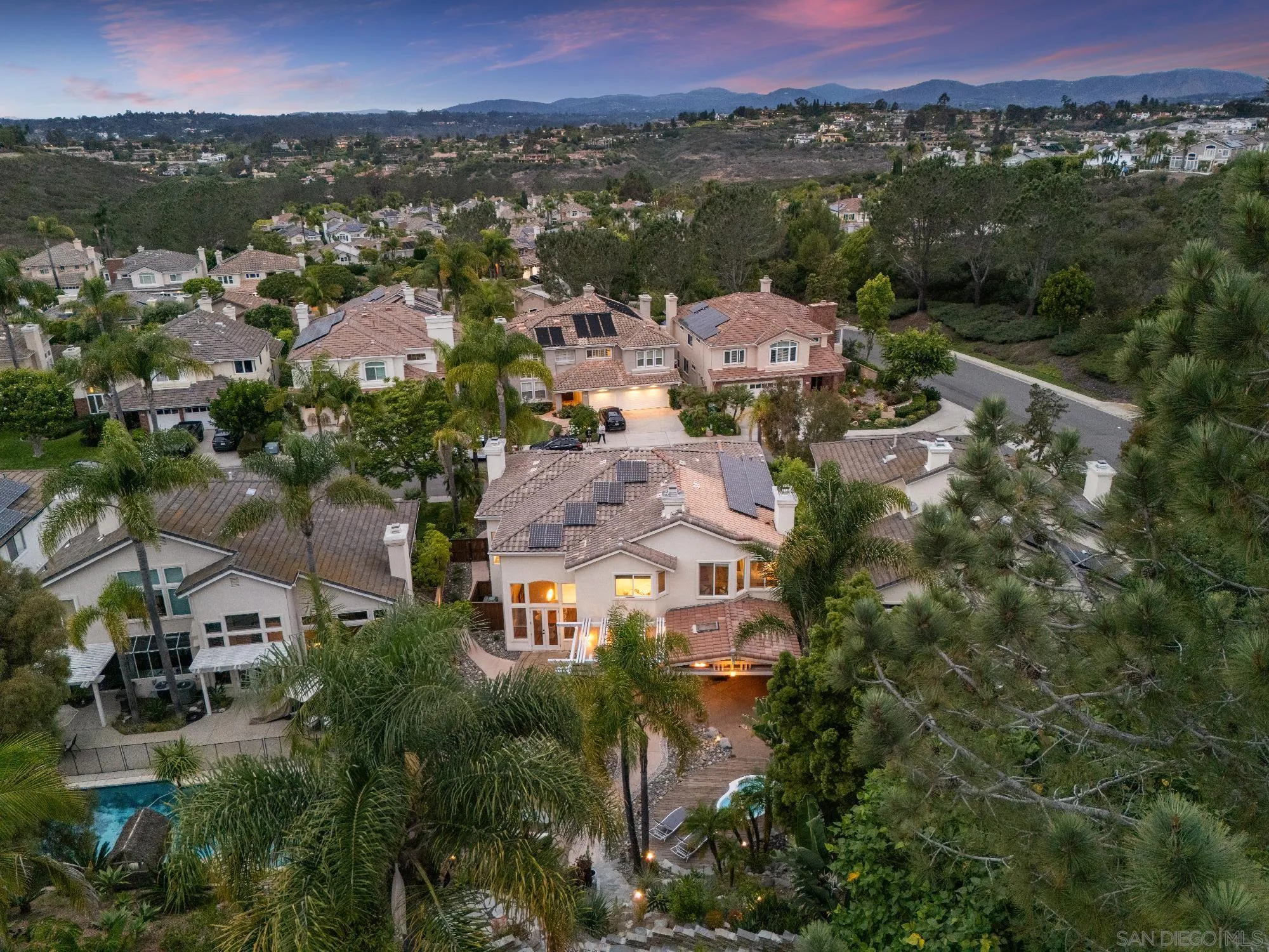 https://cdn.realtyfeed.com/cdn/127/260015016/317da0df674c0f49ad21046418588ed1.webp