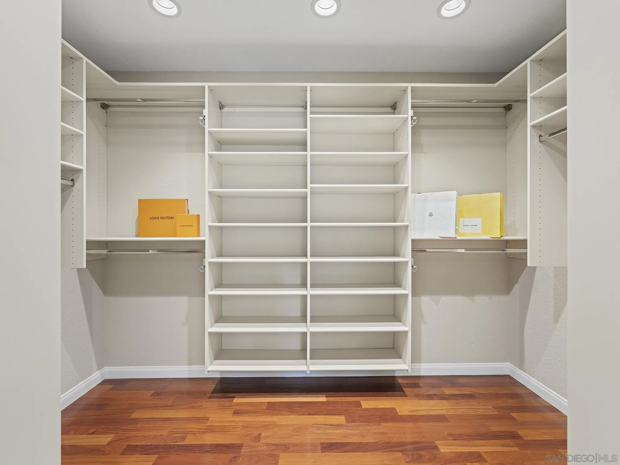 https://cdn.realtyfeed.com/cdn/127/260015016/7848cd6329a4bc76341fb9e9d59872d1.webp