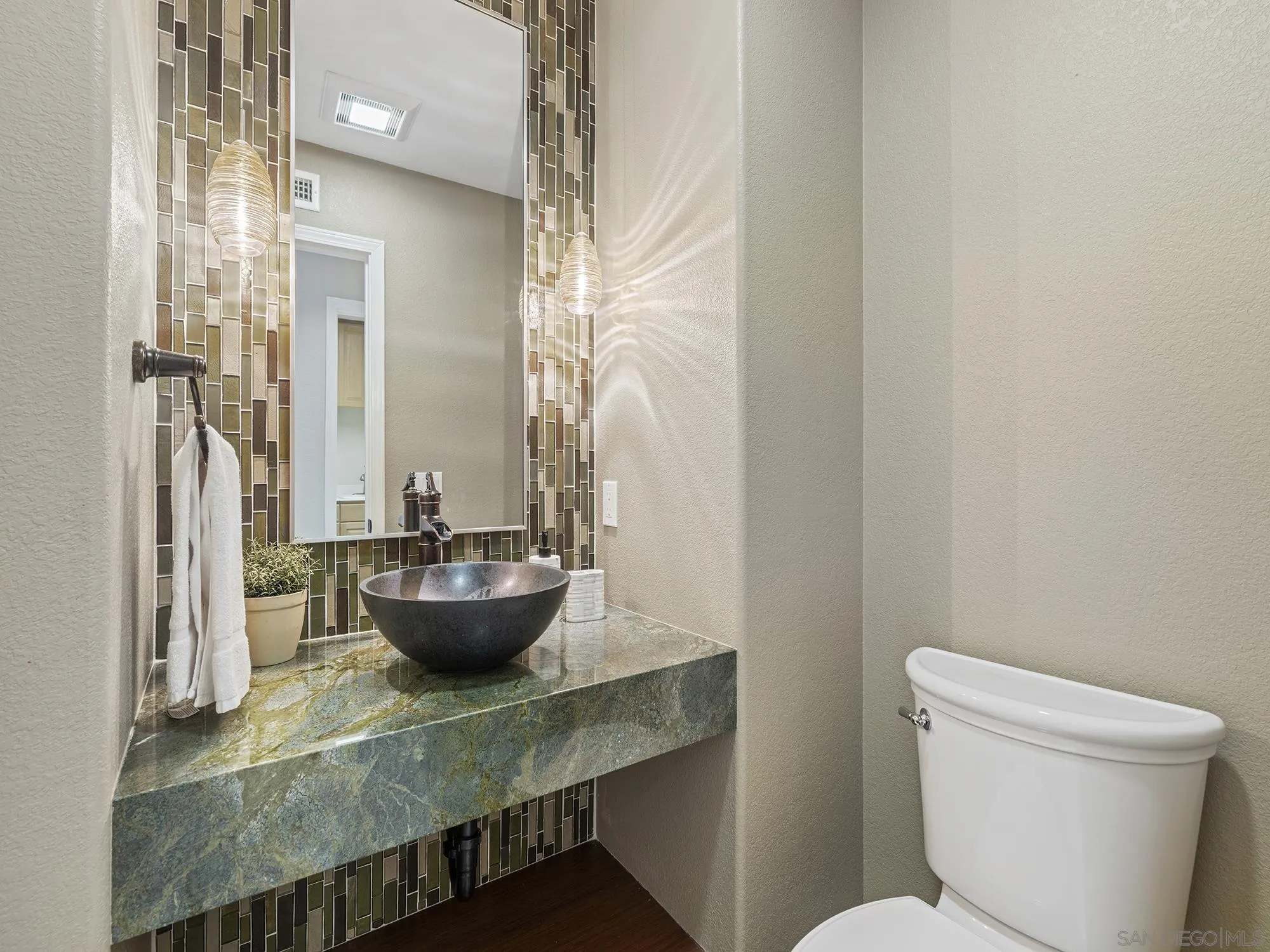 https://cdn.realtyfeed.com/cdn/127/260015016/9011987b8858c7ef65564828668b48a8.webp